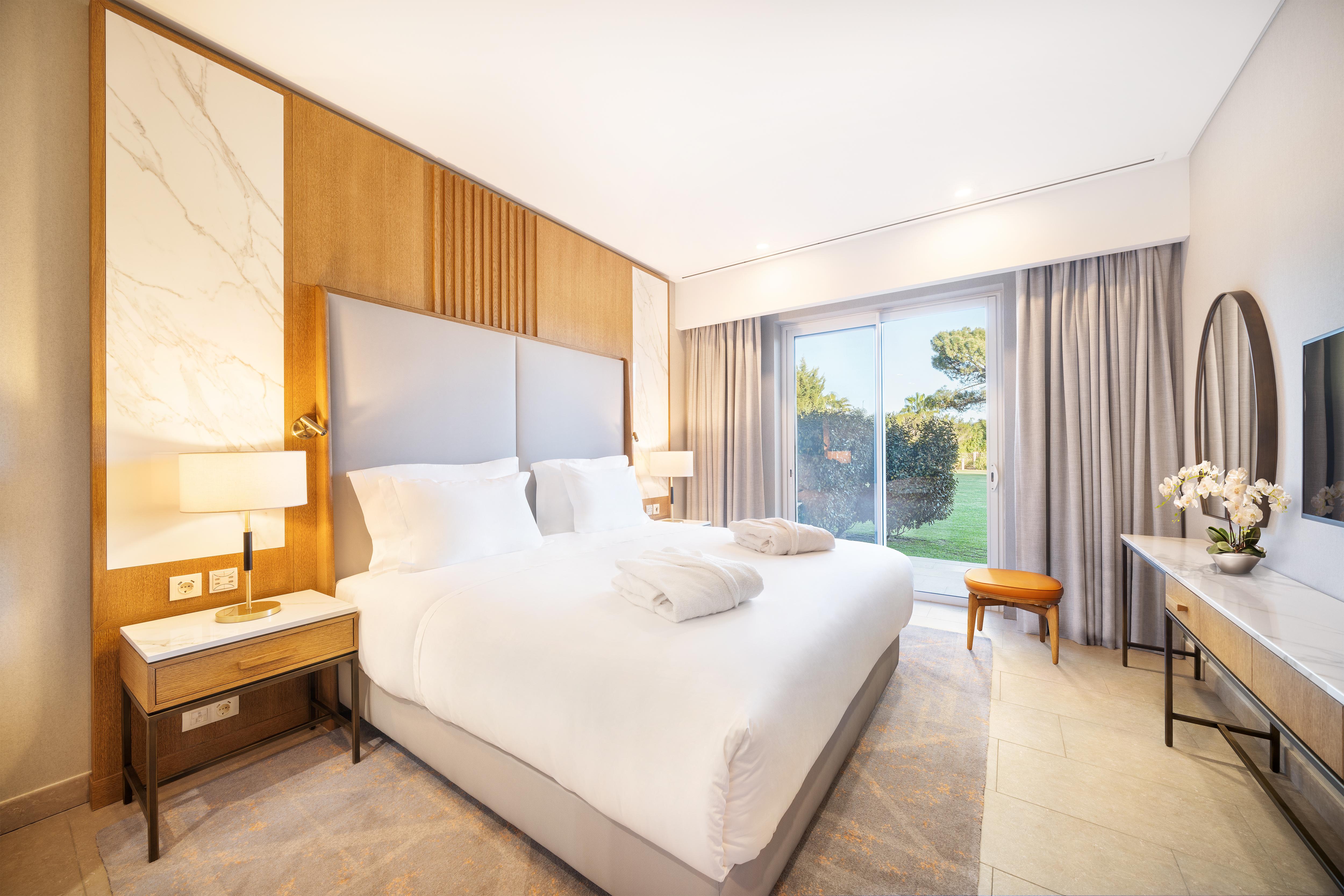 One Bedroom Sunset Suite