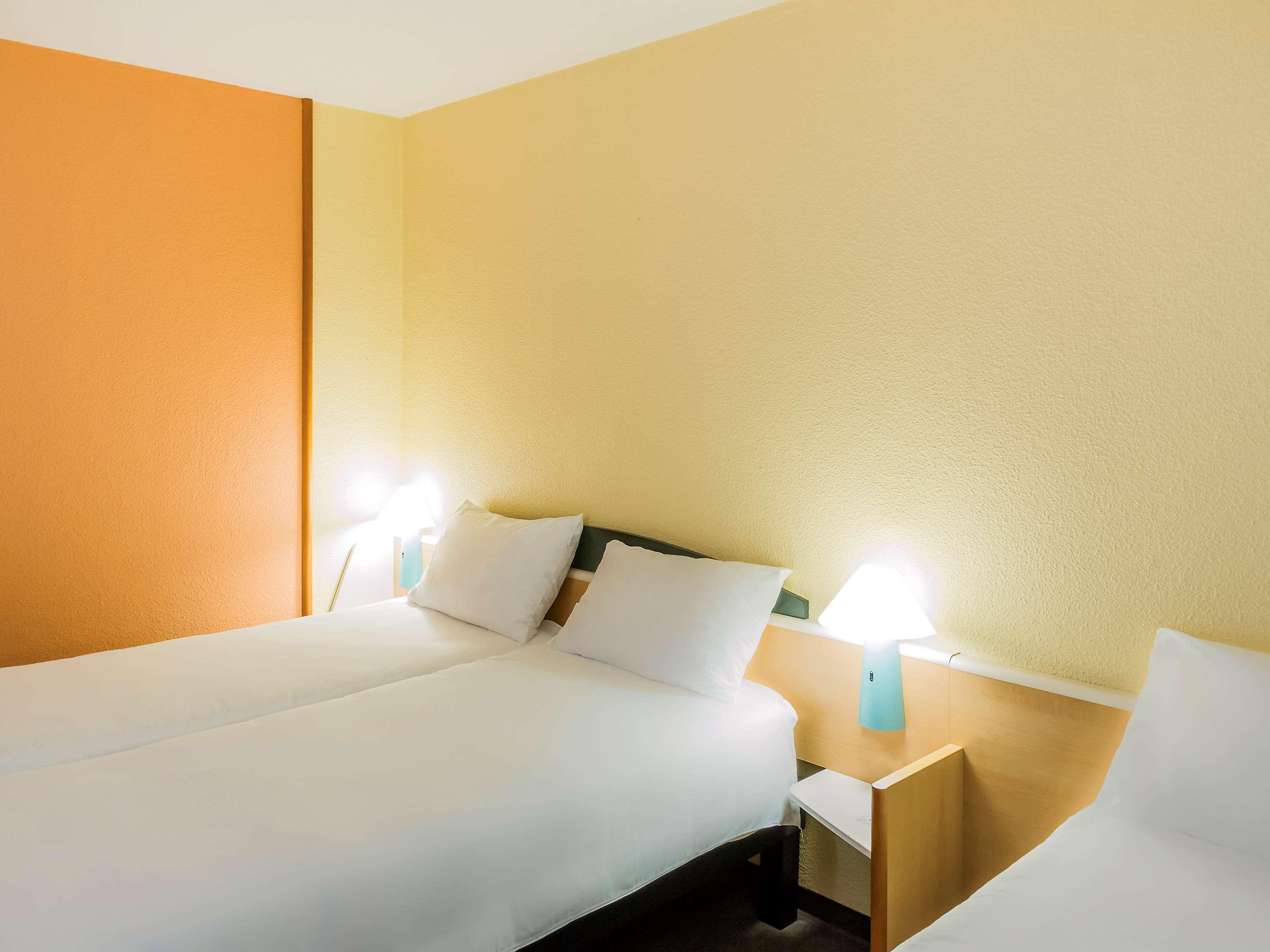 Quarto Standard com 1 Cama de Casal e 1 Cama Individual - Não Fumador