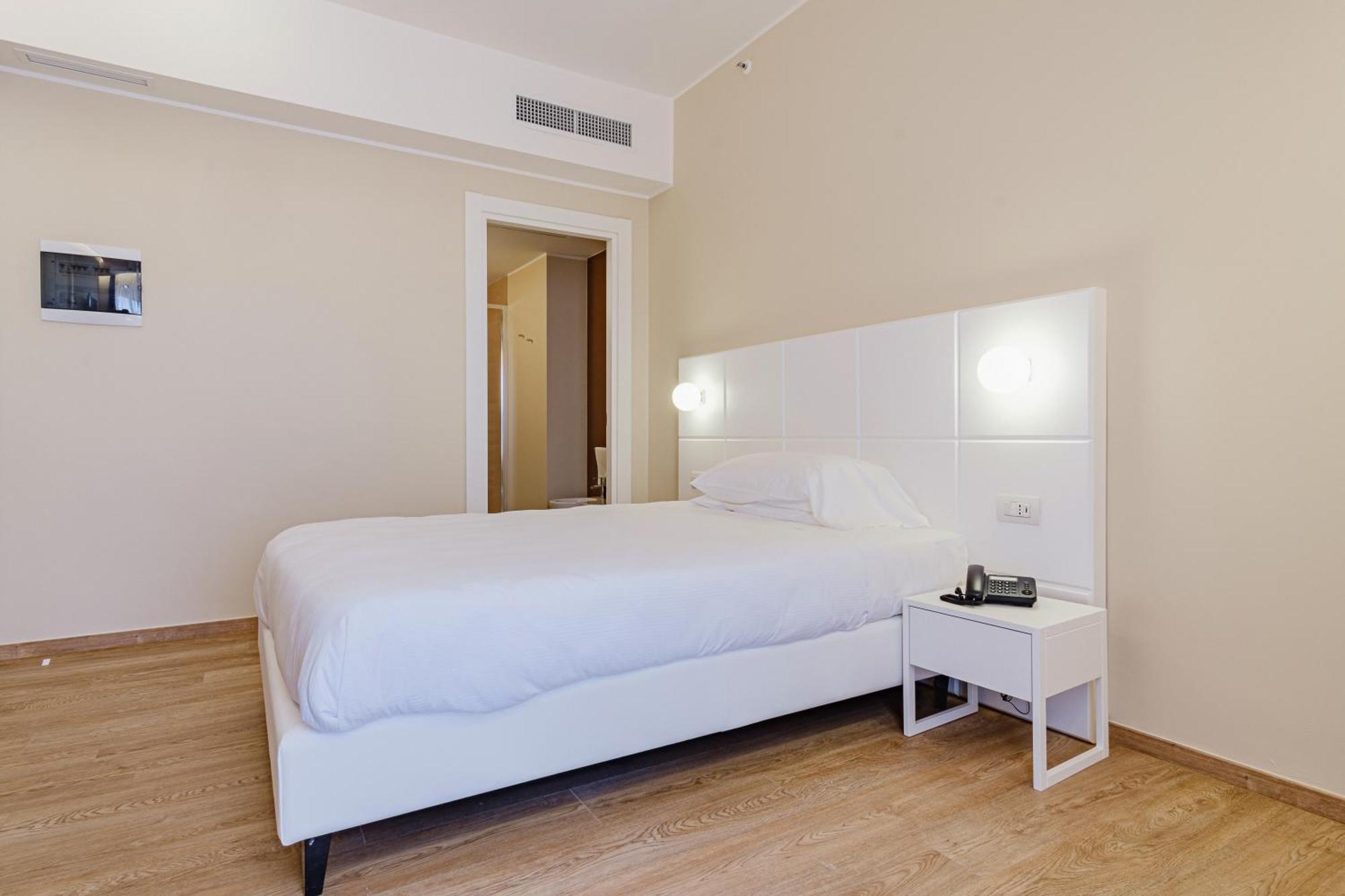 Classic Double Room French Bed