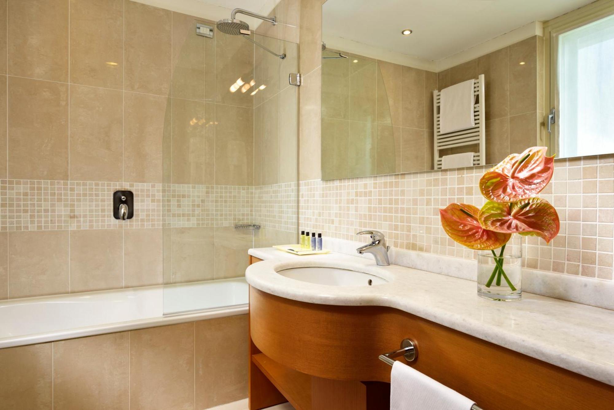 Superior One-Bedroom Apartment