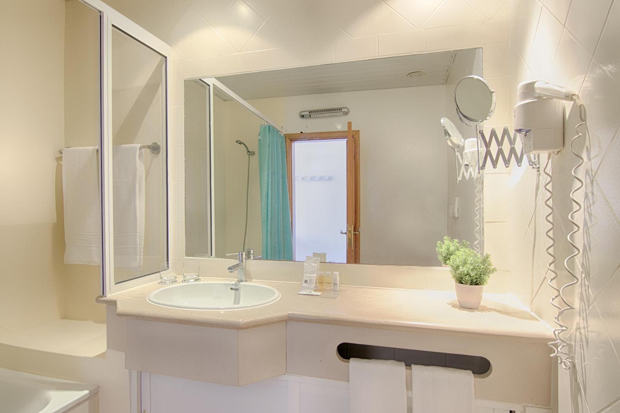 Two-Bedroom Apartment,779852238:JPEG