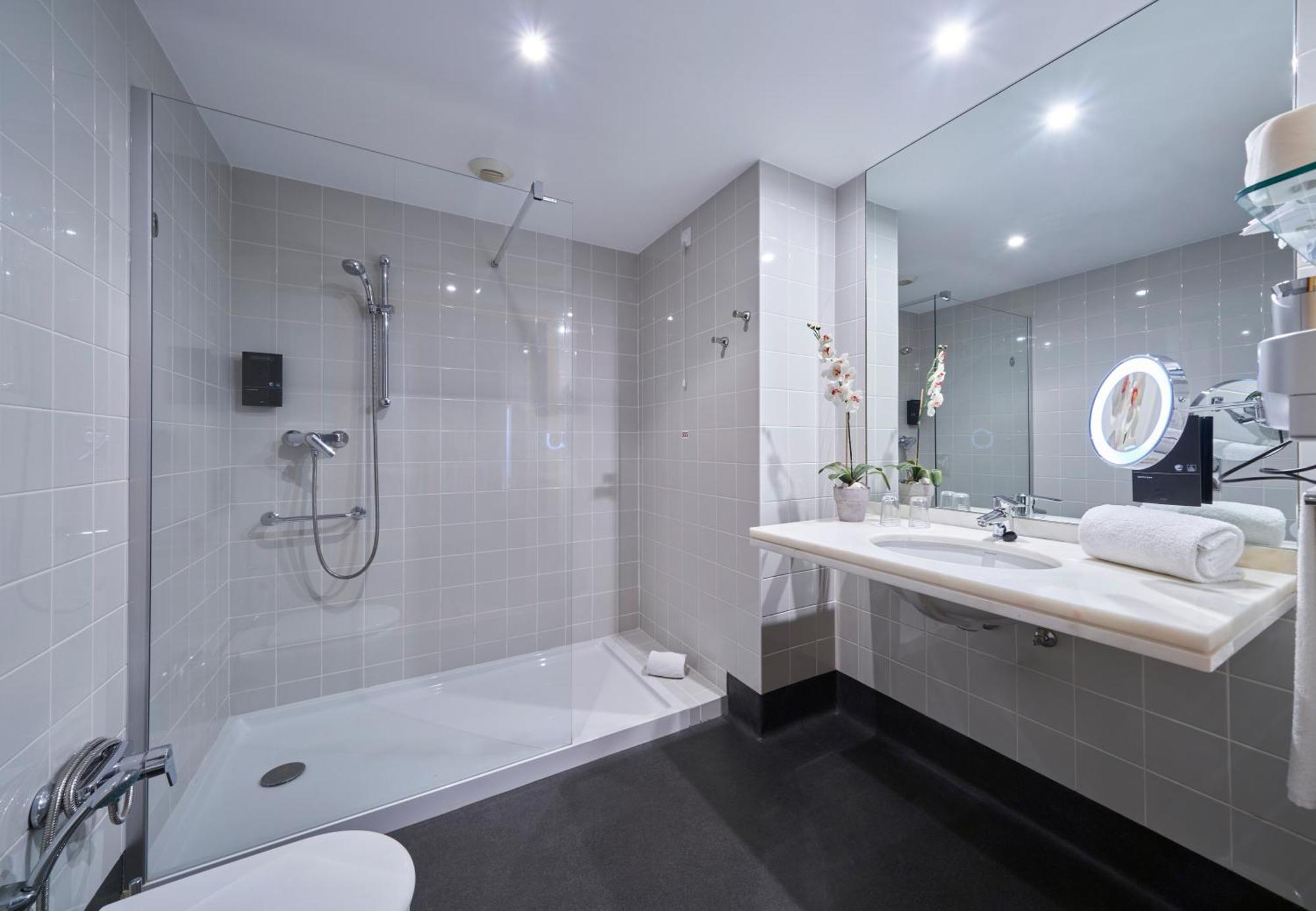 One-Bedroom Apartment with Side Sea View,1274520892:JPEG