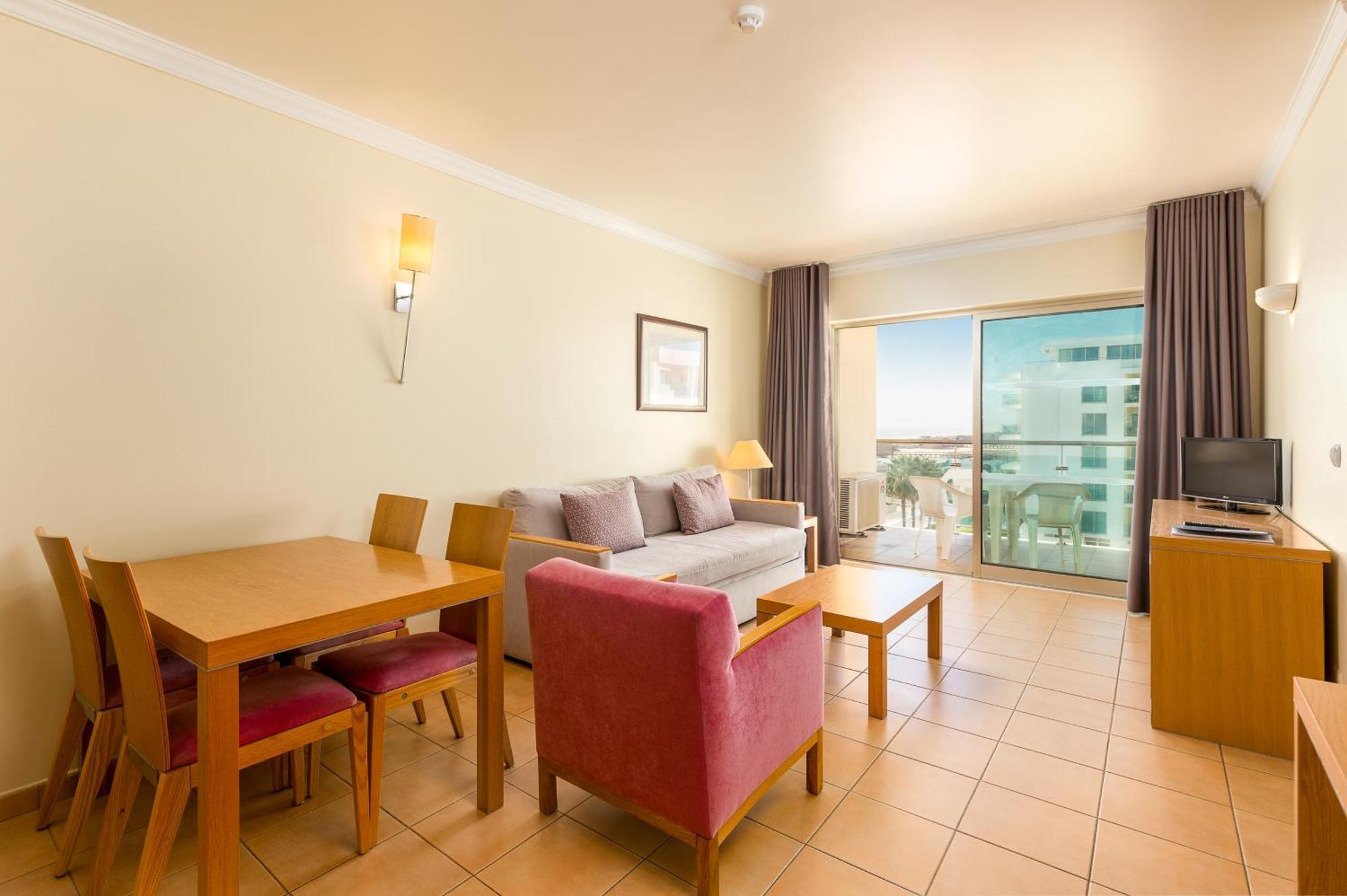 One-Bedroom Apartment with Land View,1274579128:JPEG
