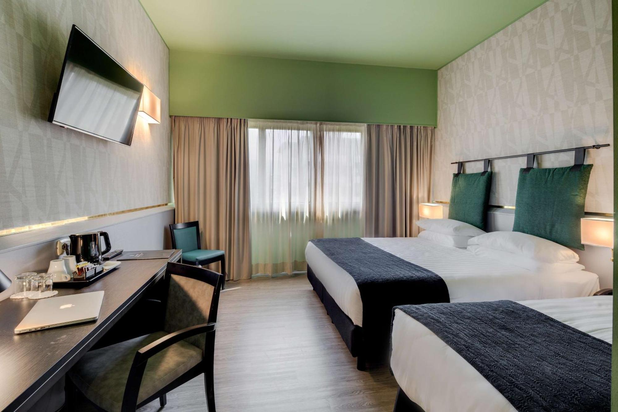 Classic Queen Room Single Bed