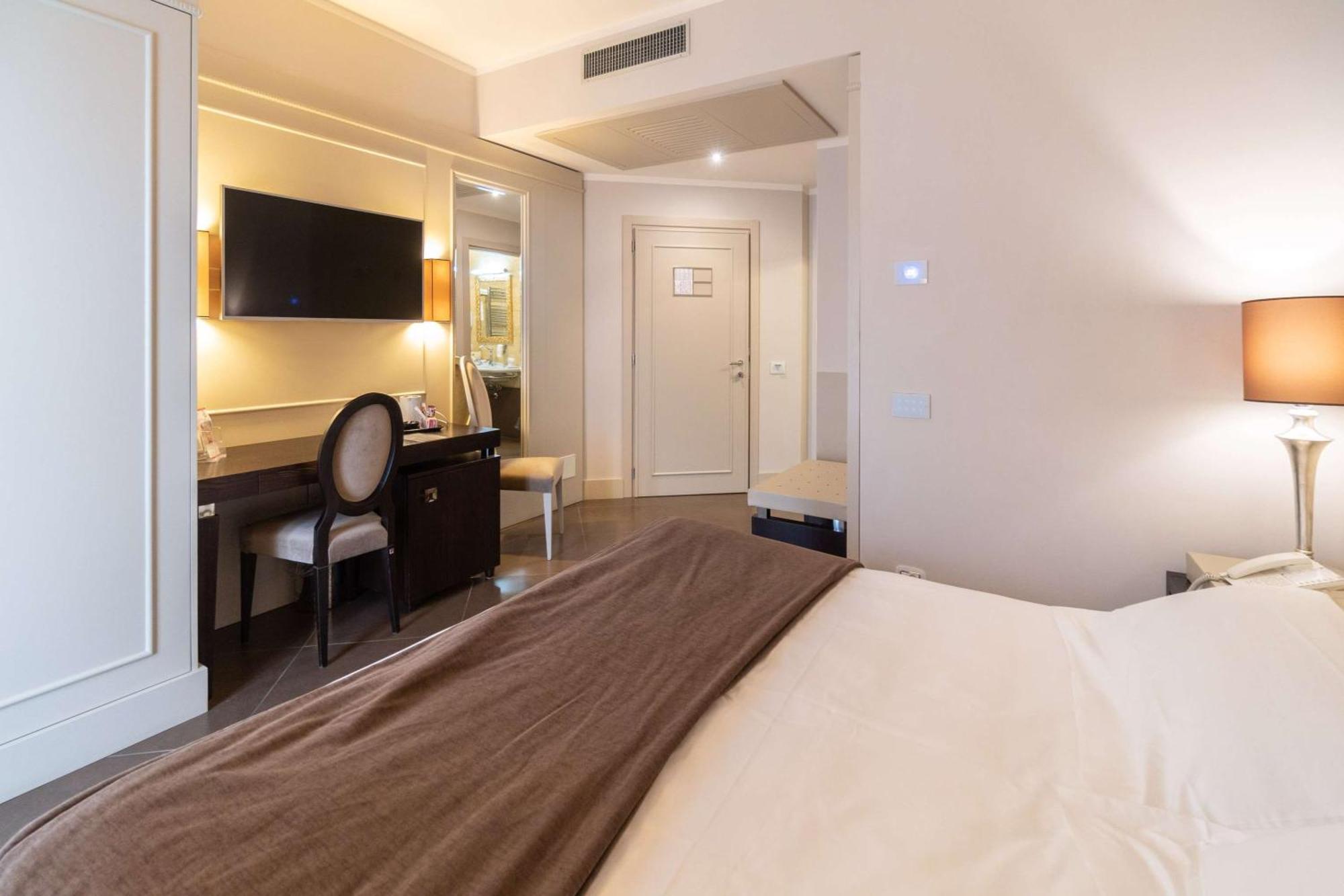 Classic Queen Room