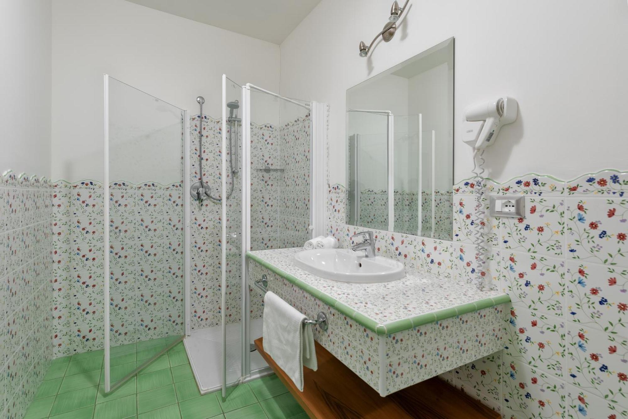 Deluxe Twin Room Mountain View