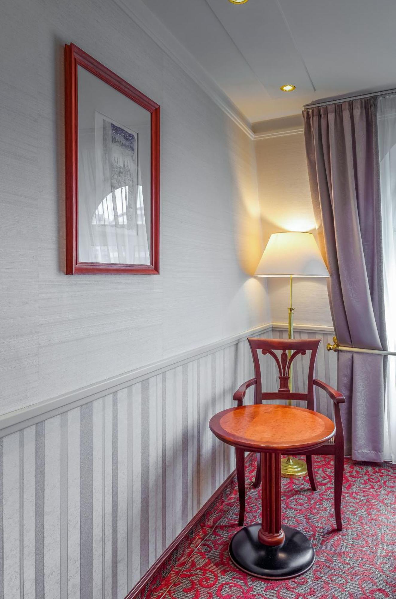 Double or Twin Room Garden View