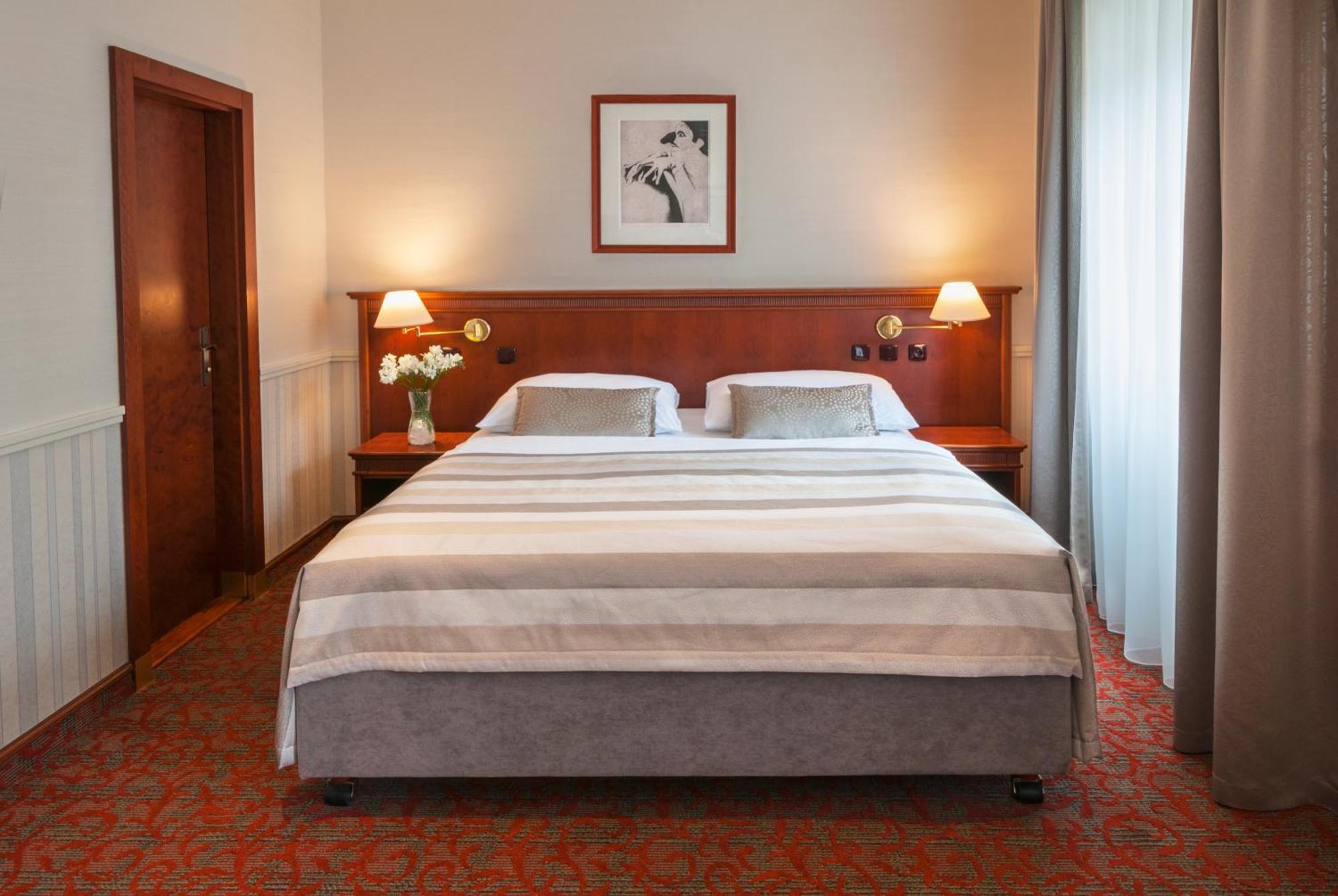 Double or Twin Room Garden View