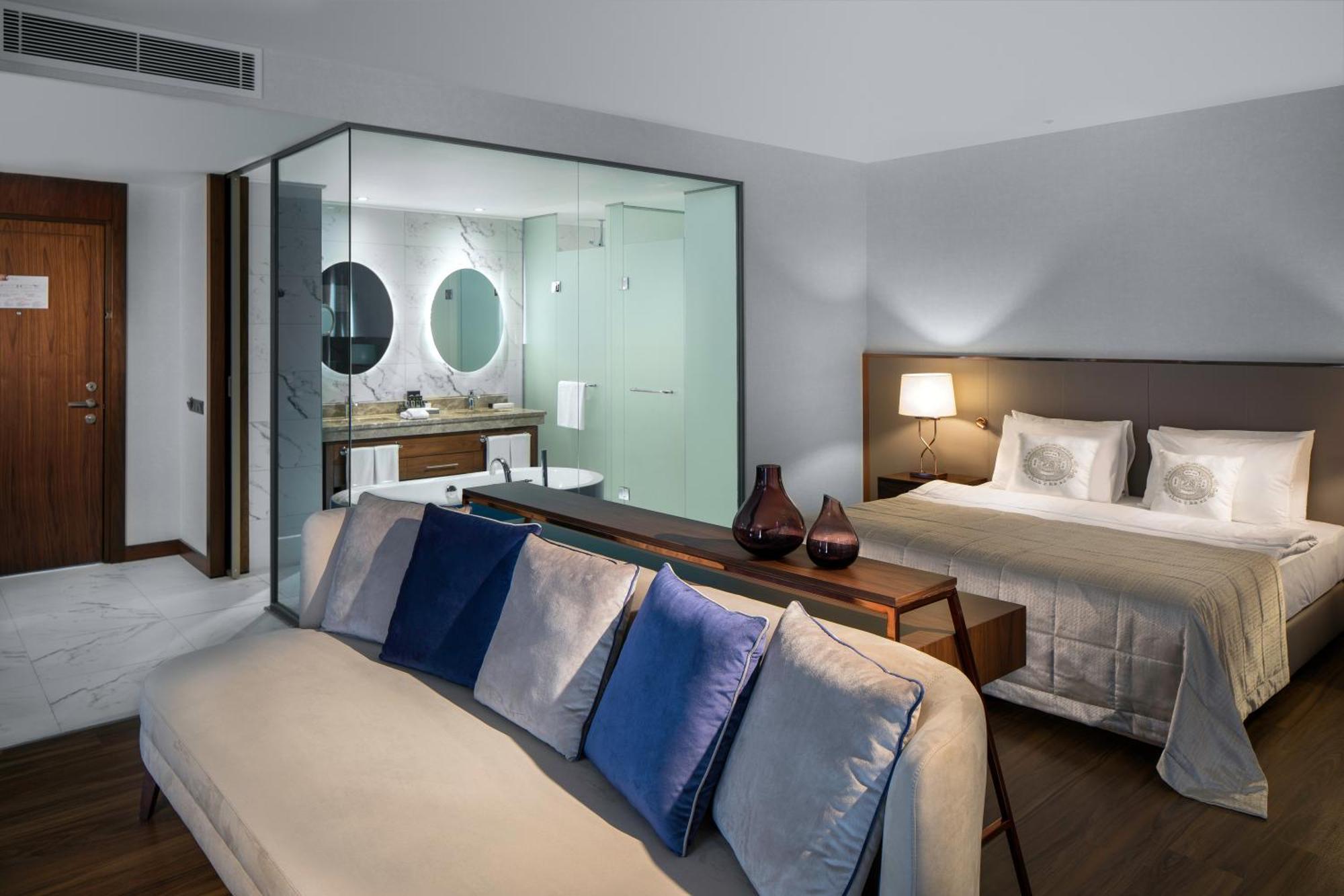 Corner Suite Golden Horn View