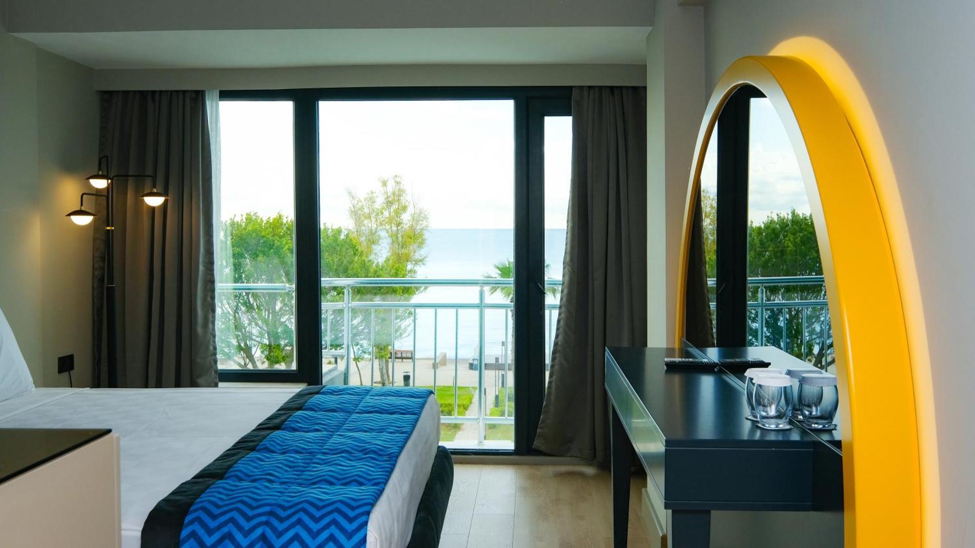 Deluxe Double or Twin Room Sea View