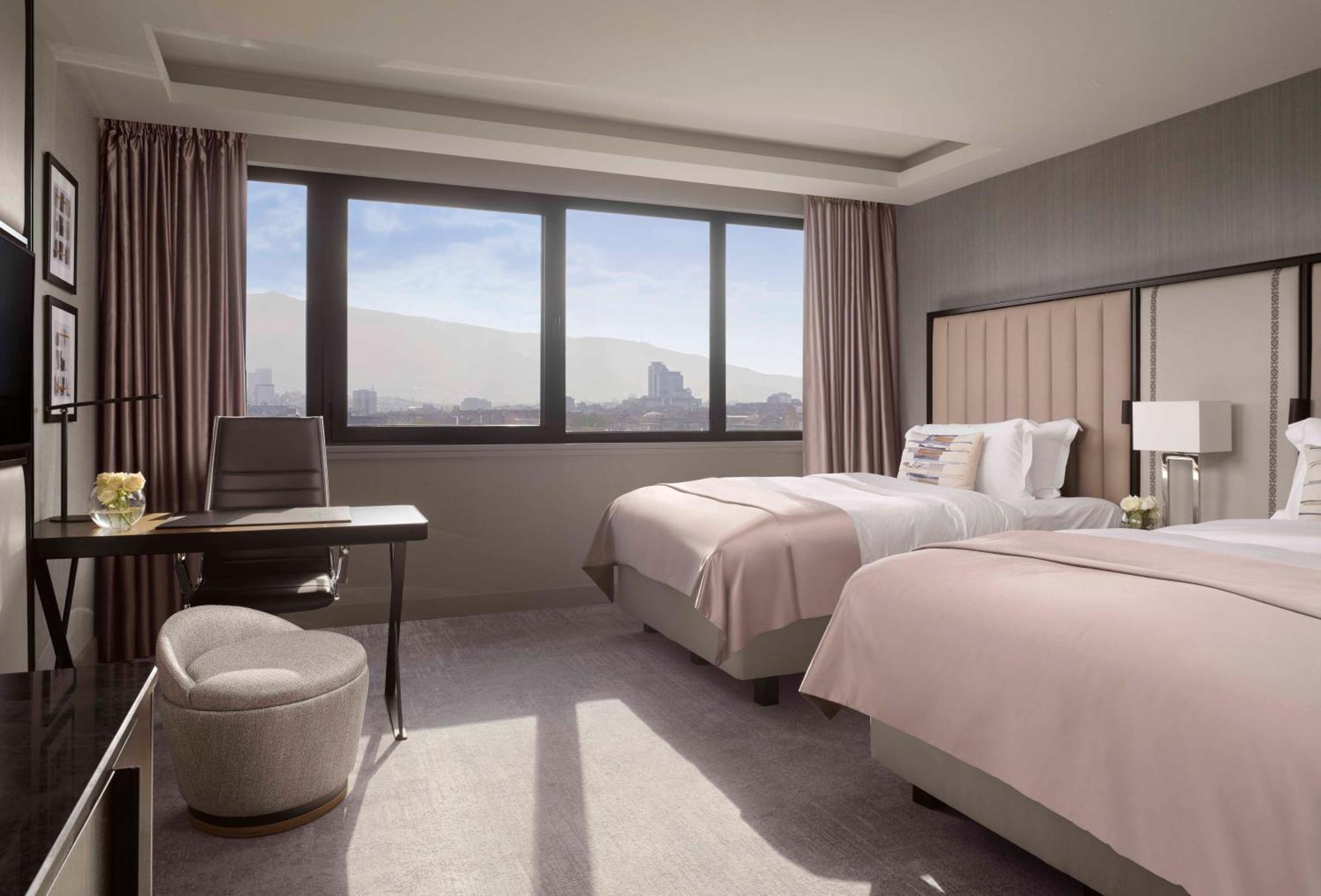 Classic King Room Mountain View Lounge Access