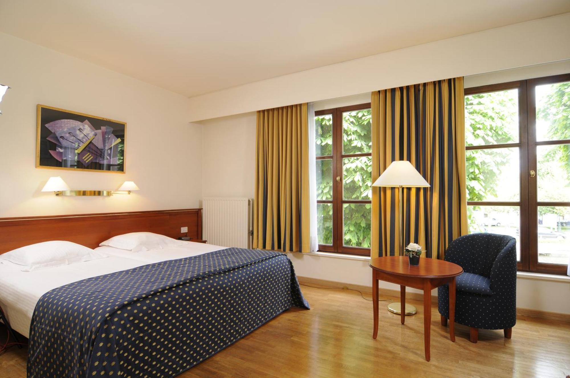 Superior Double or Twin Room Canal View