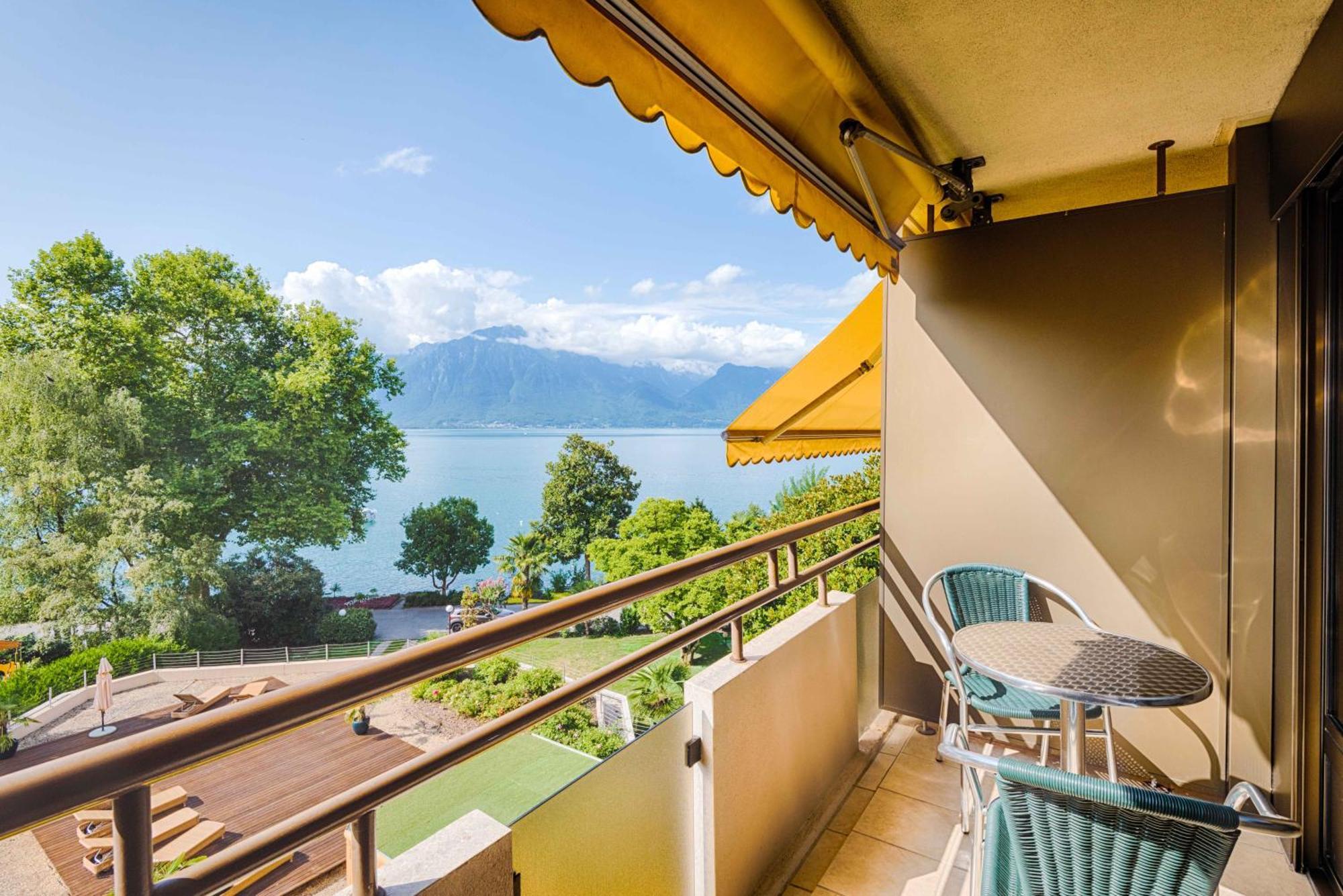 Standard Double Room Balcony Park Lake Side