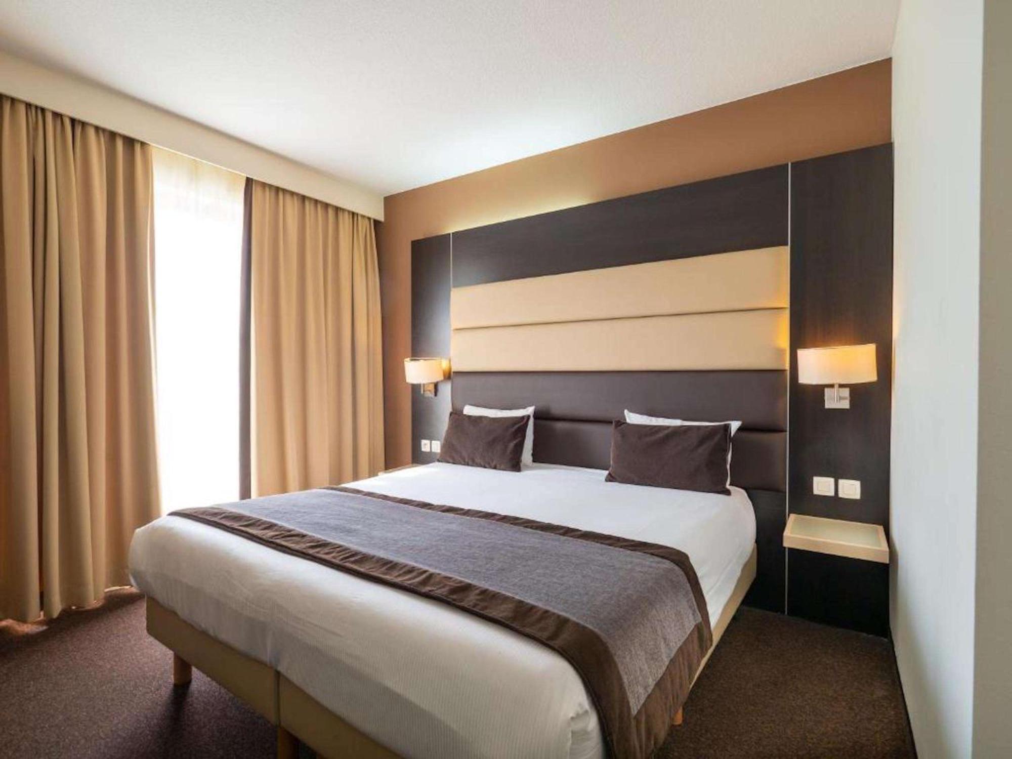 Standard Queen Room