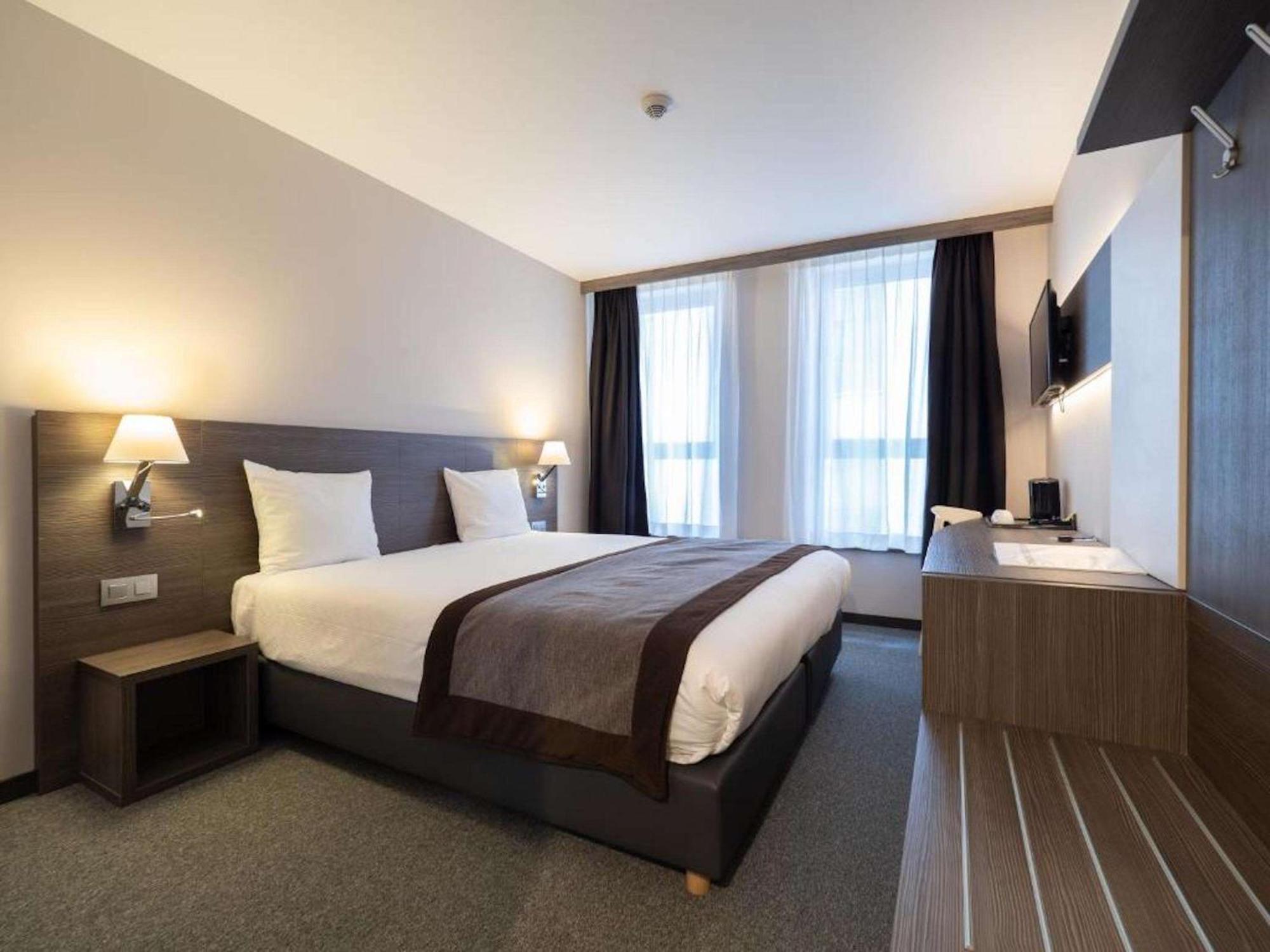 Standard Queen Room