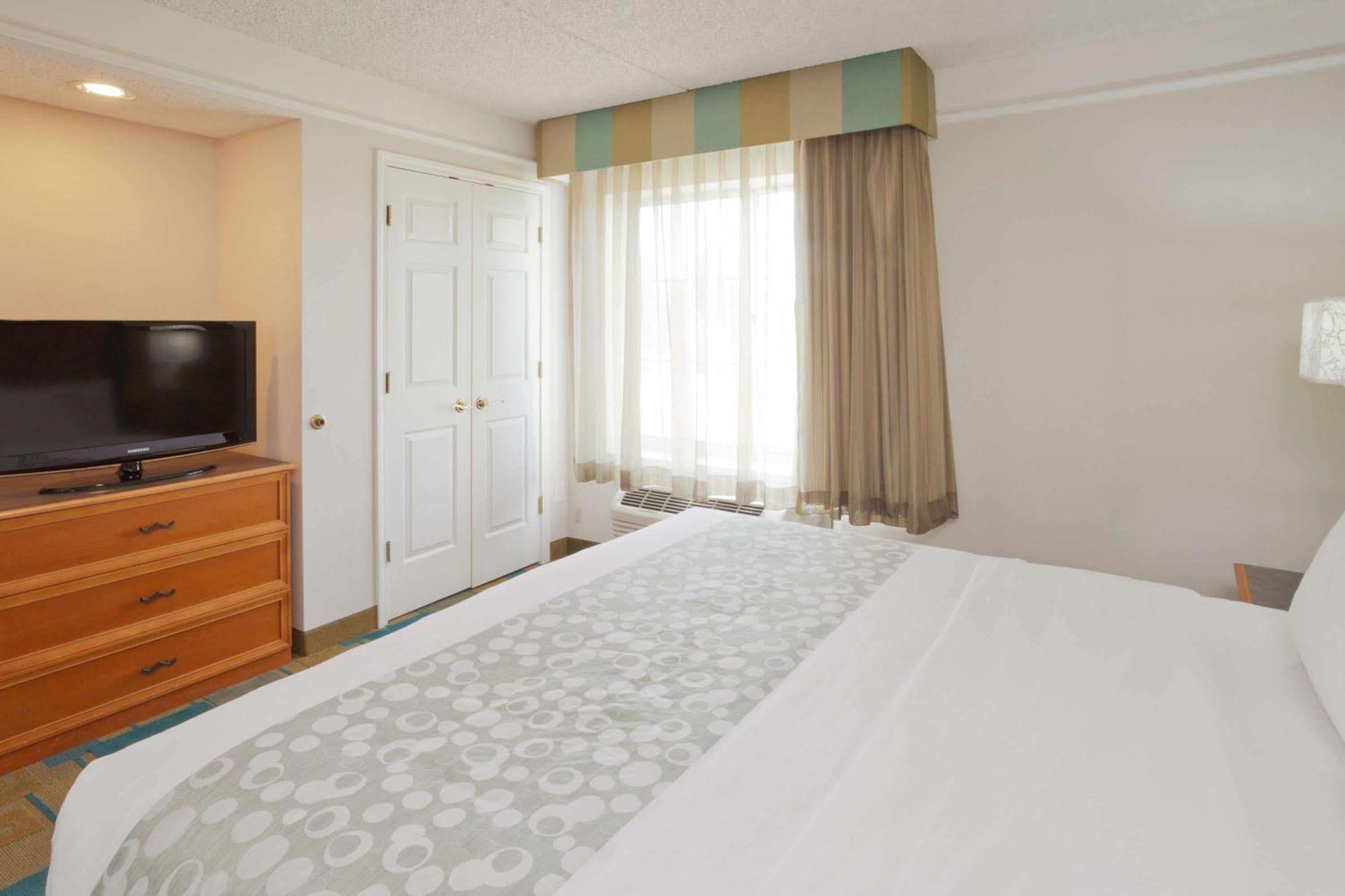 One-Bedroom King Suite Non-Smoking
