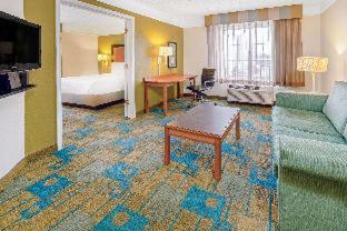 One-Bedroom King Suite Non-Smoking