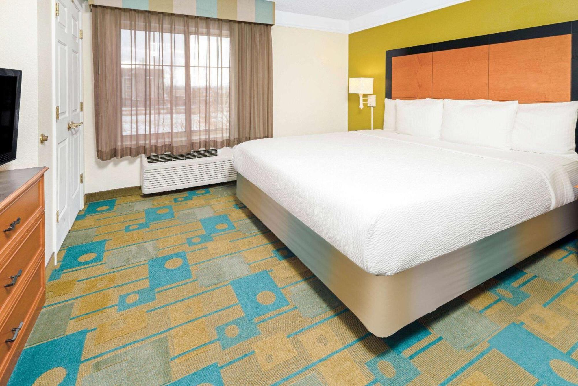 One-Bedroom King Suite Non-Smoking