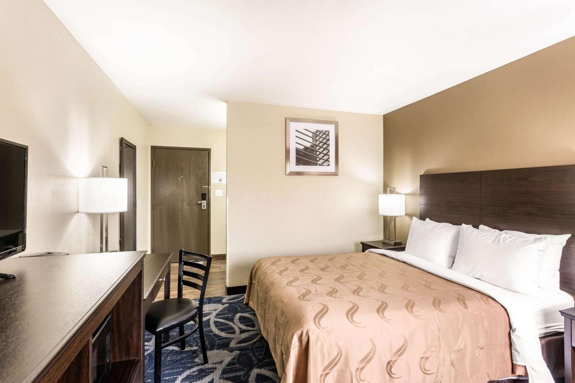 Queen Room Accessible or Nonsmoking