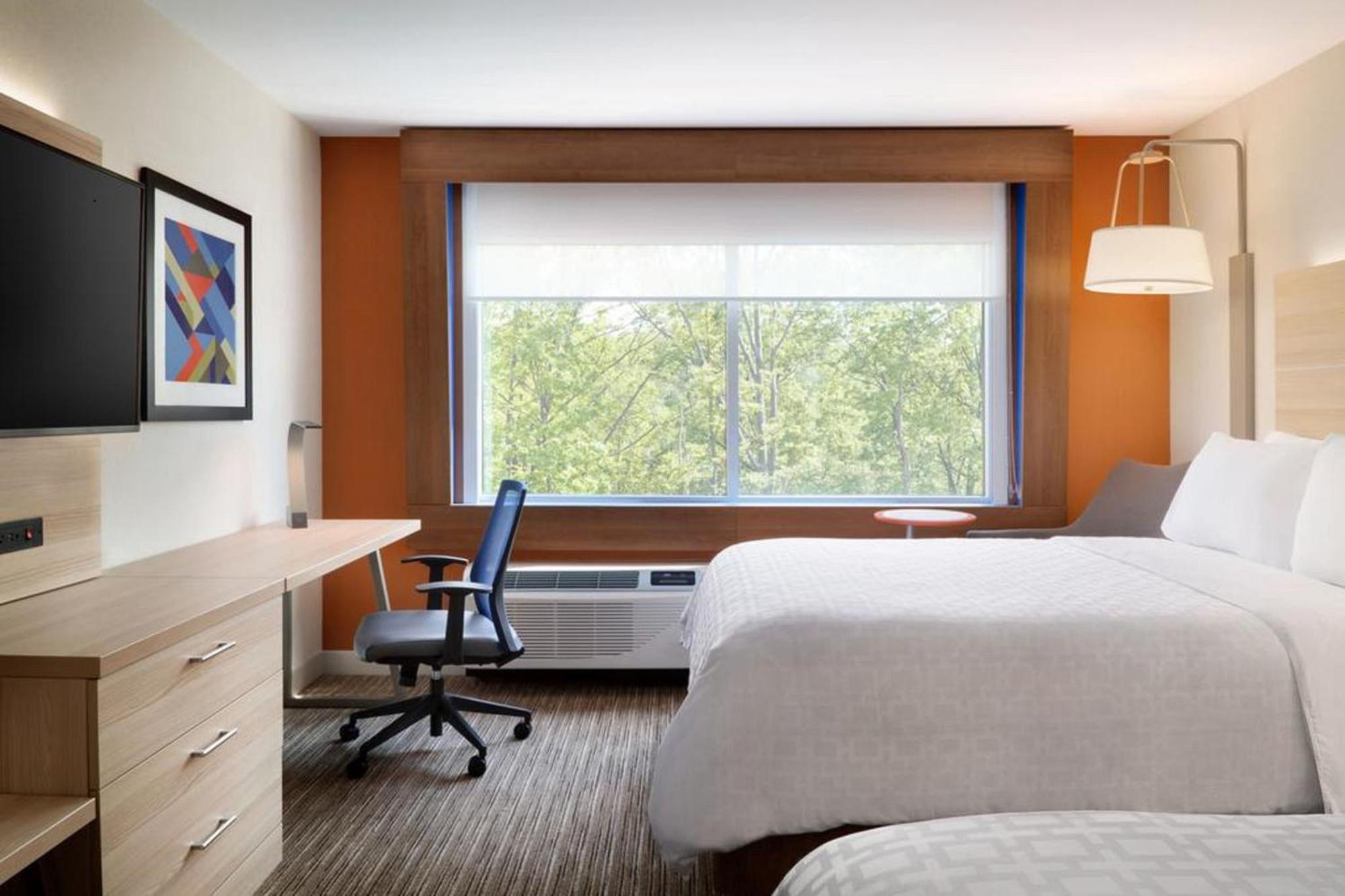 Standard Queen Room with Two Queen Beds - Communications Accessible