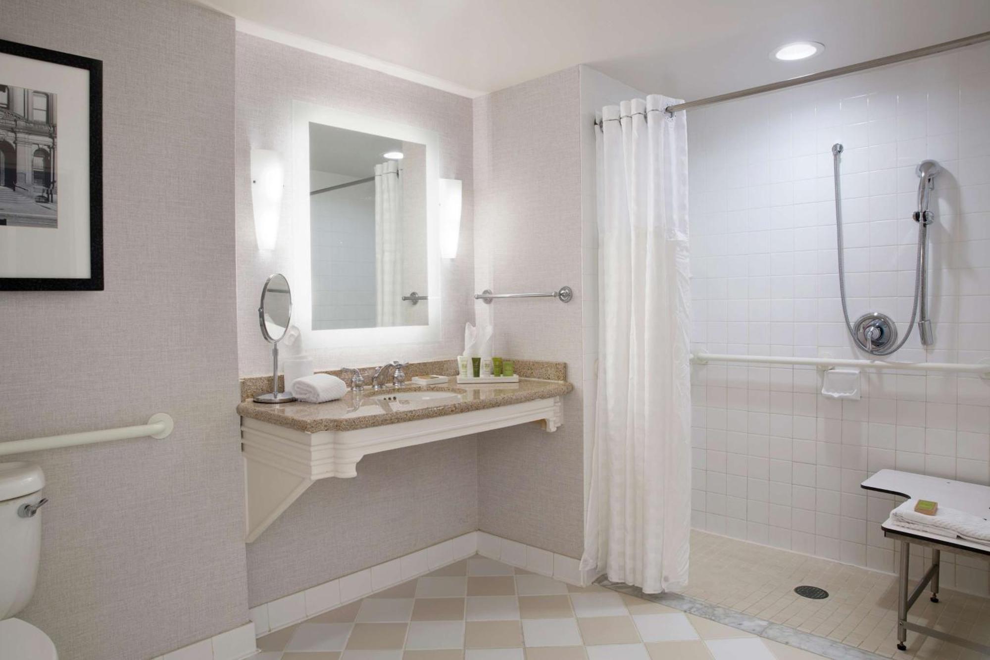 King Room Tub Mobility Hearing Access