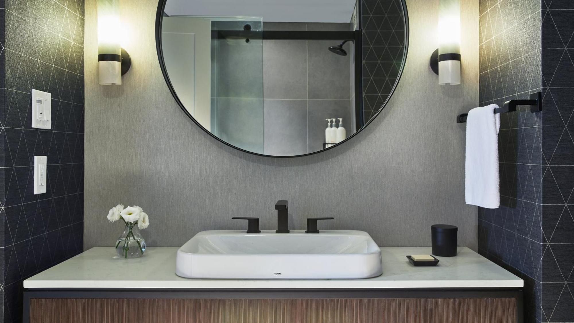 Essential King Room with Courtyard View,1275564553:JPEG