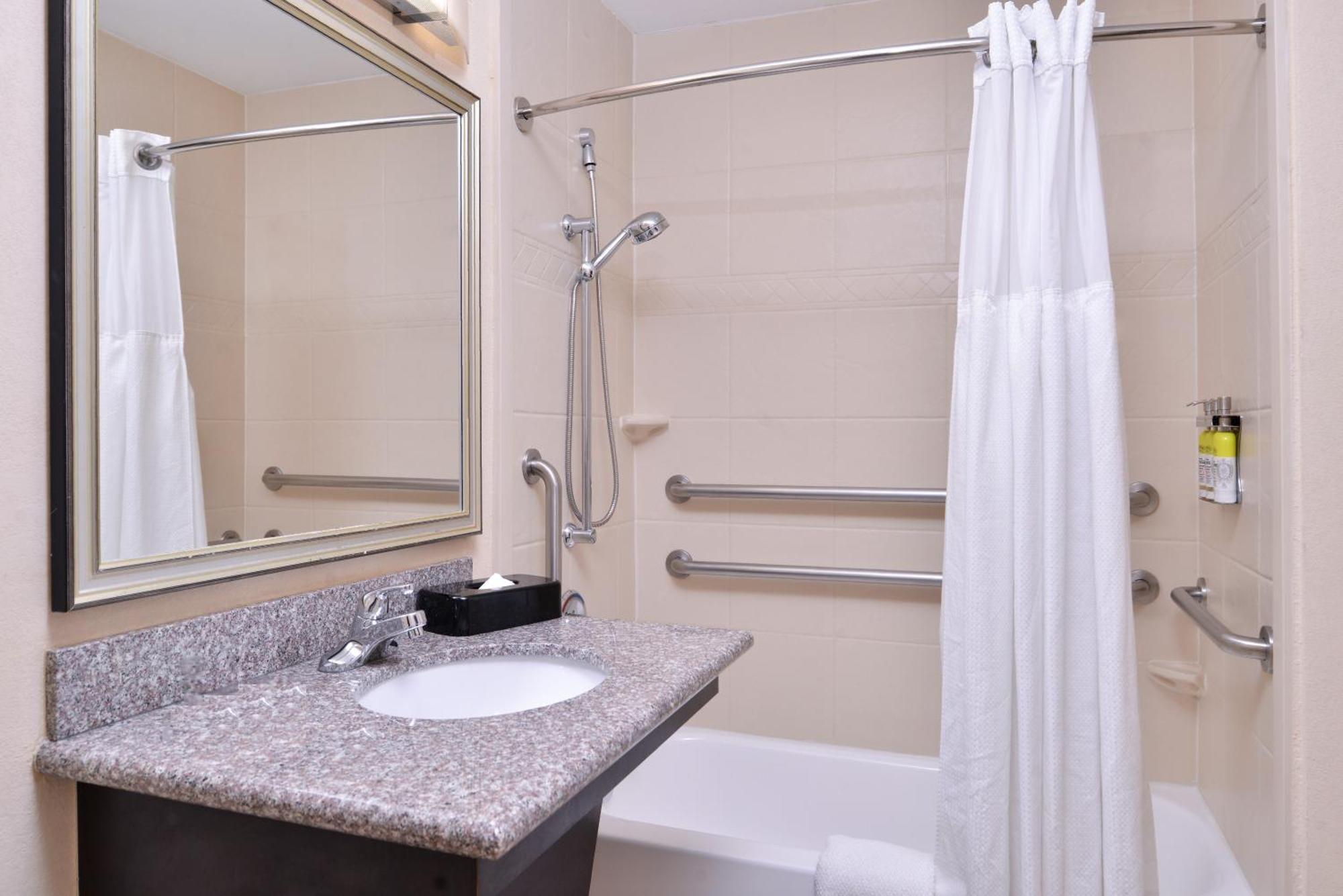 King Room Mobility Access Tub or Non-Smoking