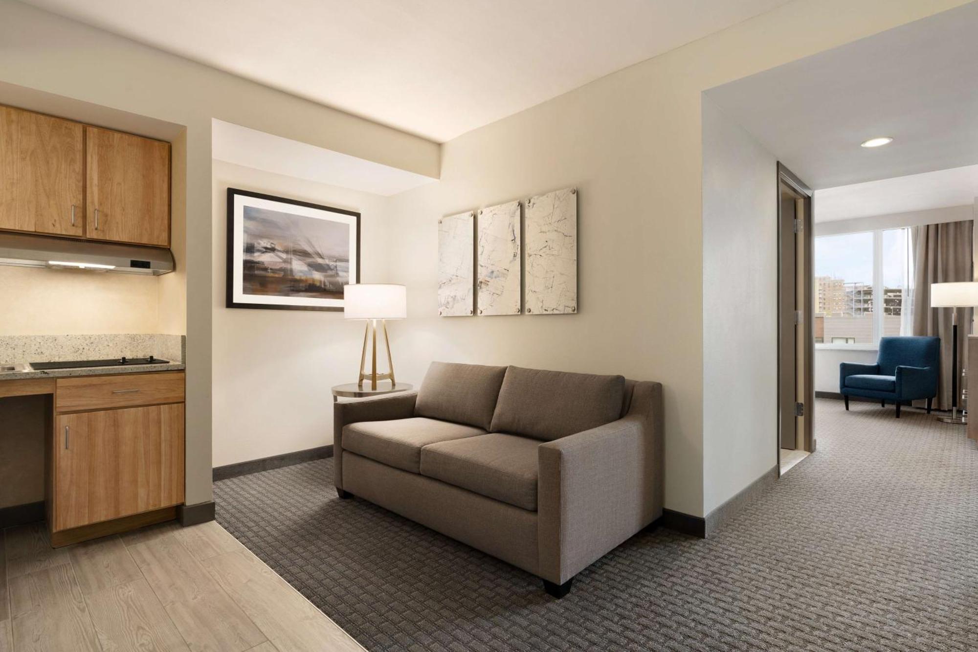 King Suite Roll Shower Mobility Hearing Access or Non-Smoking