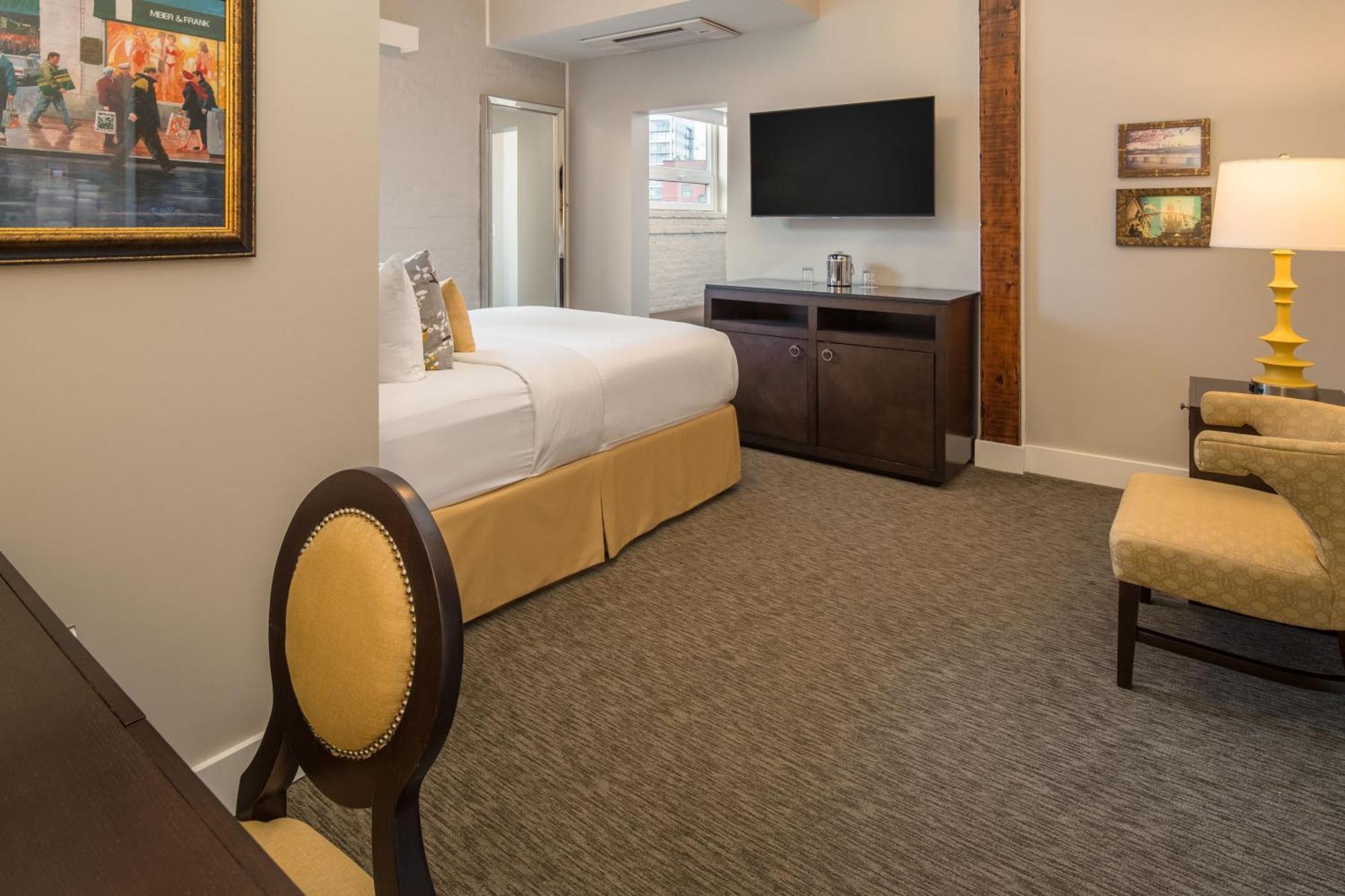 Standard Queen Room