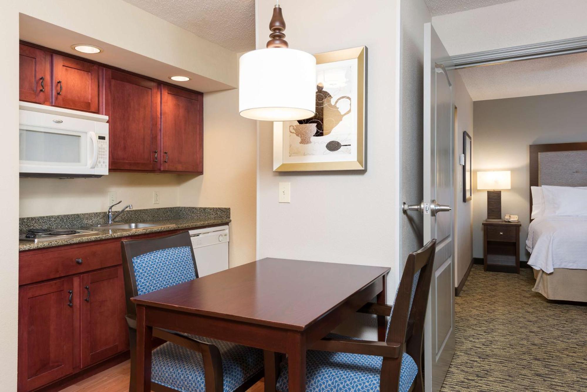 One-Bedroom Queen Suite Two Queen Beds Non-Smoking