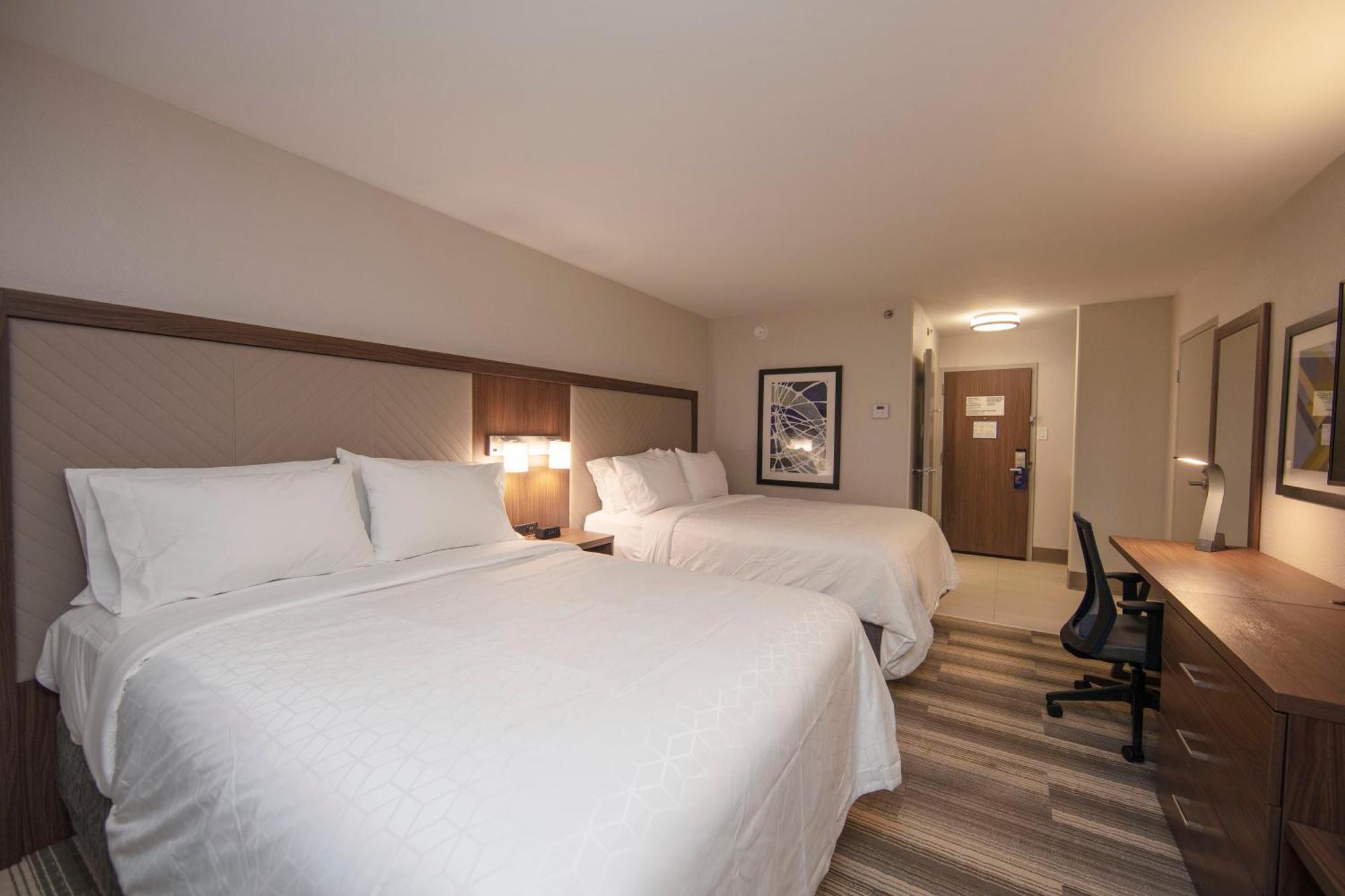 Standard Queen Room with Two Queen Beds,1275815506:JPEG