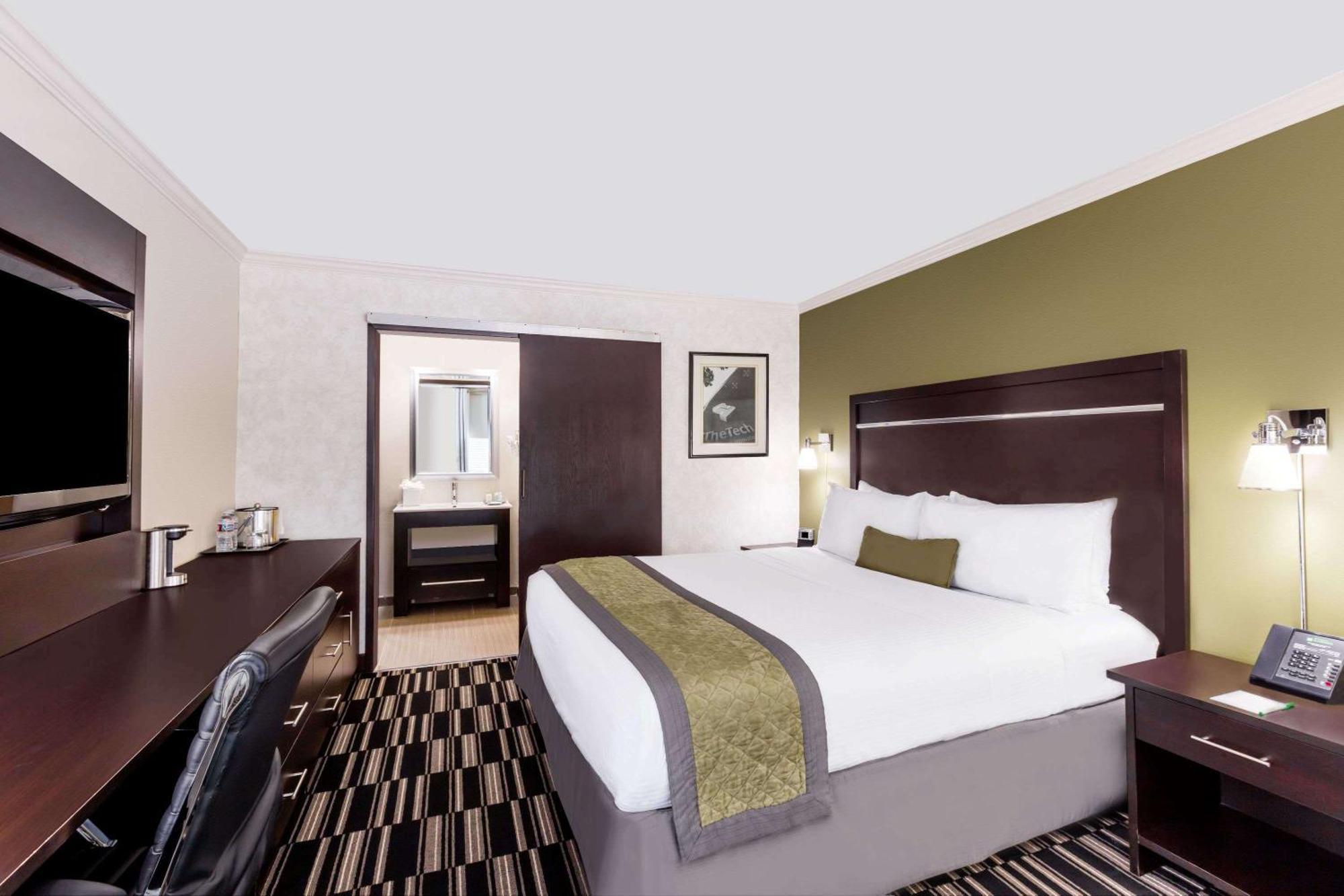 Standard King Room