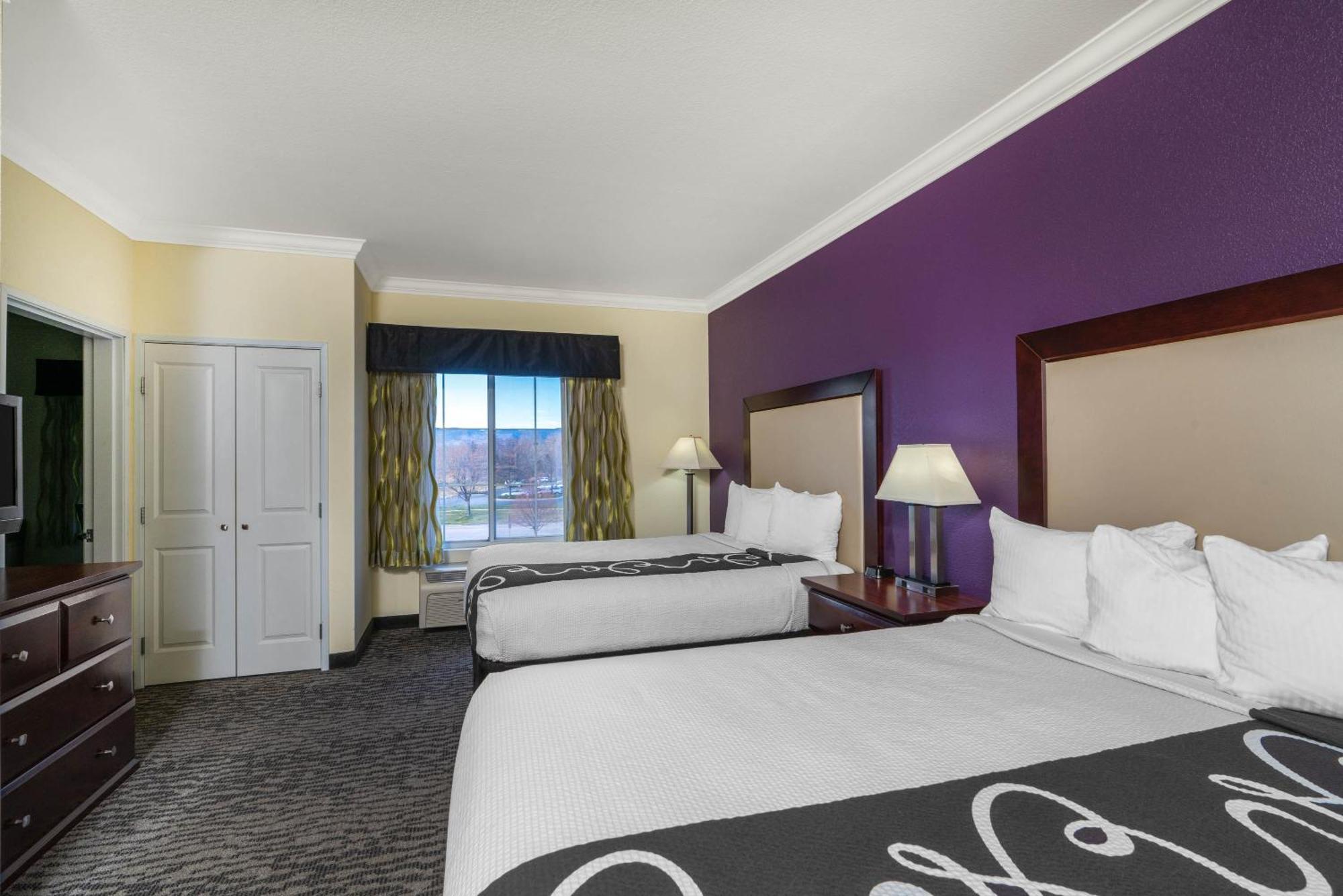 Deluxe Executive Room with Two Queen Beds - Non-Smoking