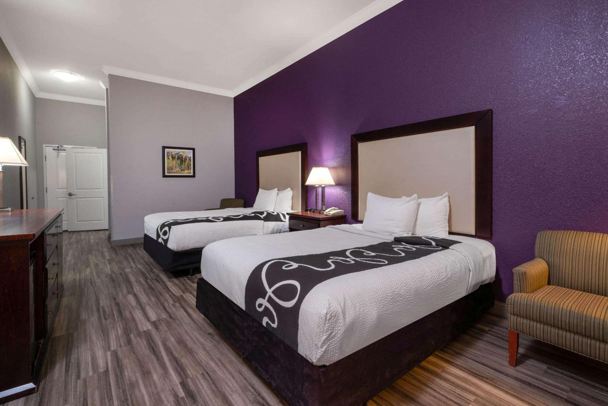 Queen Room wth Two Queen Beds Non-Smoking