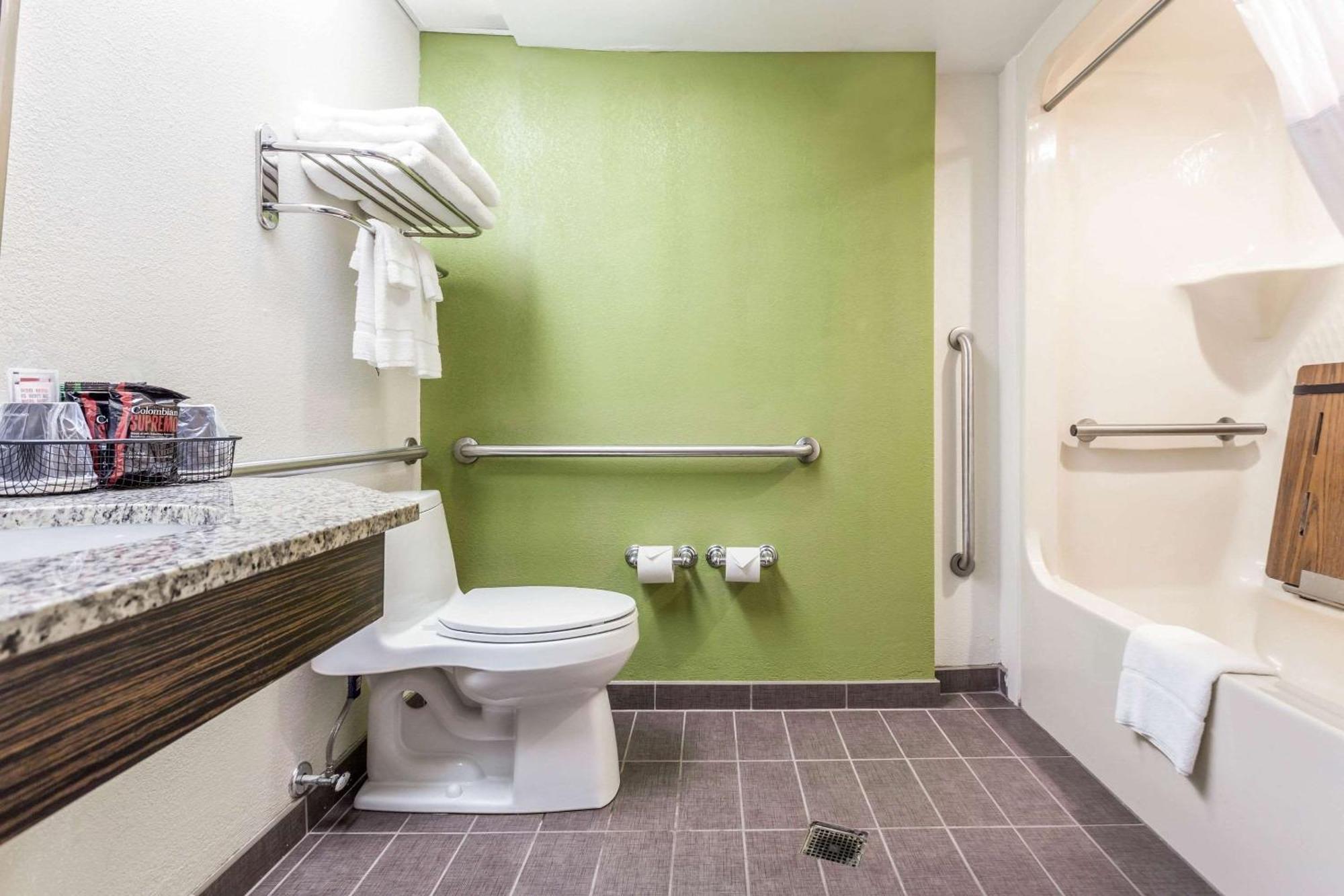 Queen Room Accessible Tub Accessible or Non-Smoking