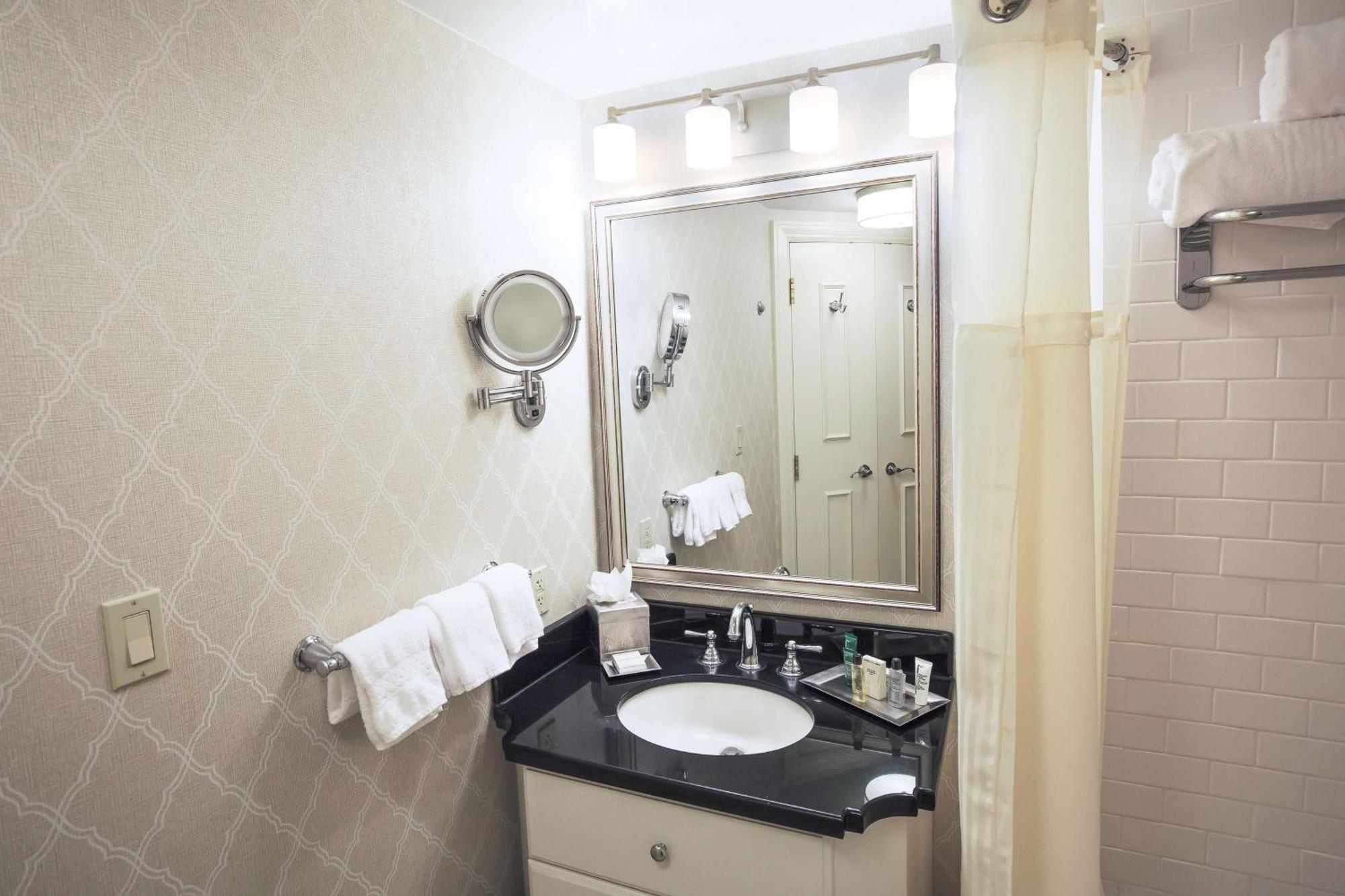 Executive Queen Room with Riverview
