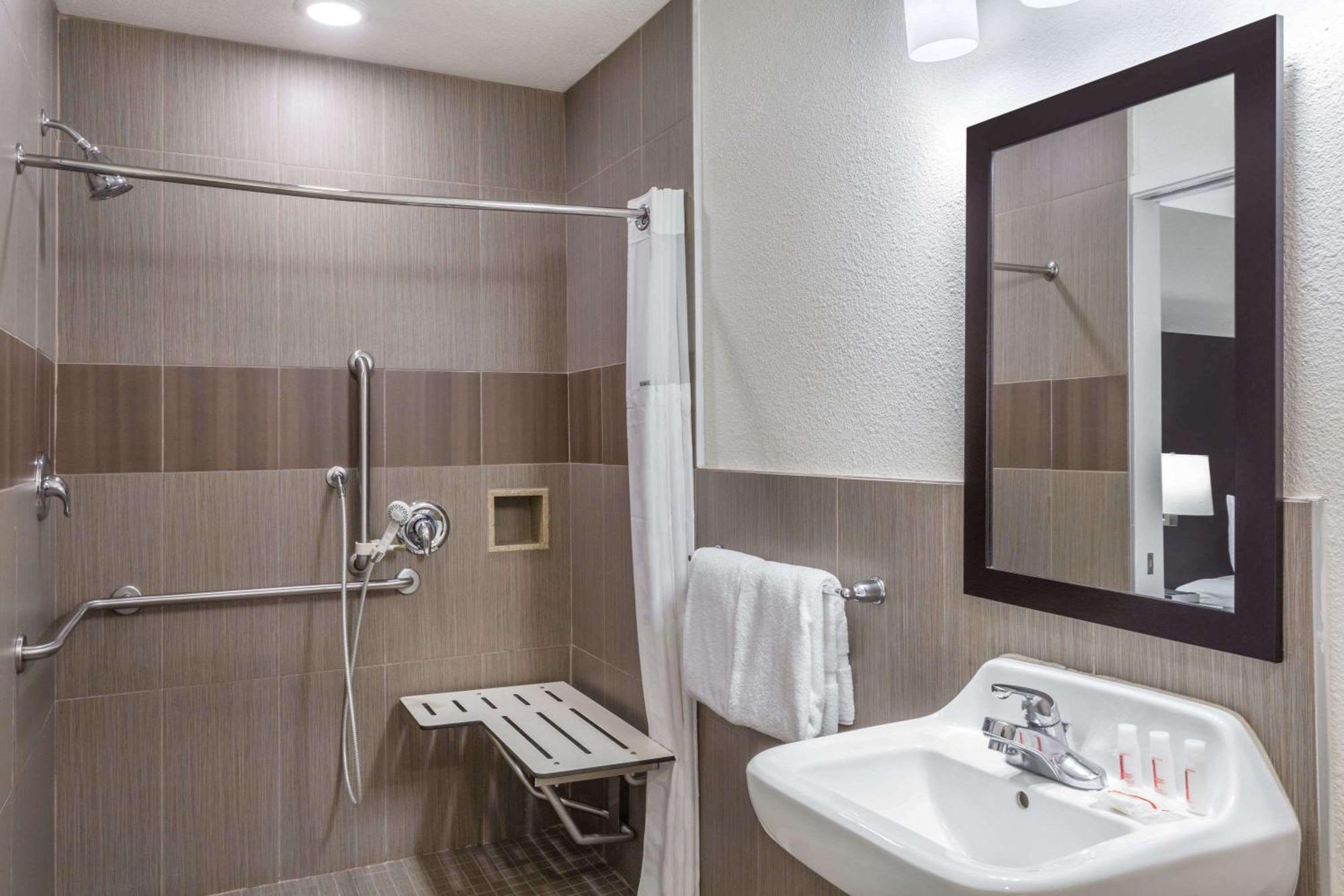 King Room Mobility or Hearing Impaired Access Non-Smoking