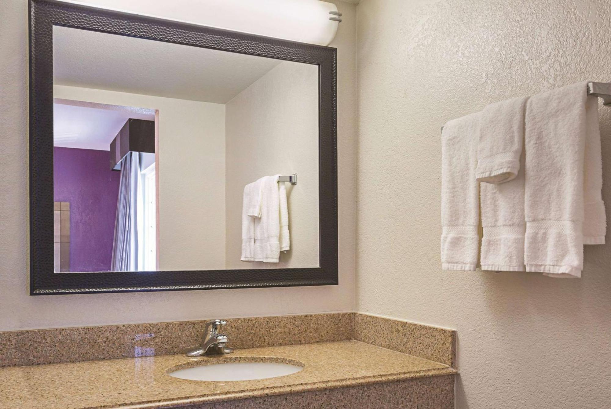 Two-Bedrooms Suite Mobility Accessible with One King Bed and Two Double Beds - Non-Smoking