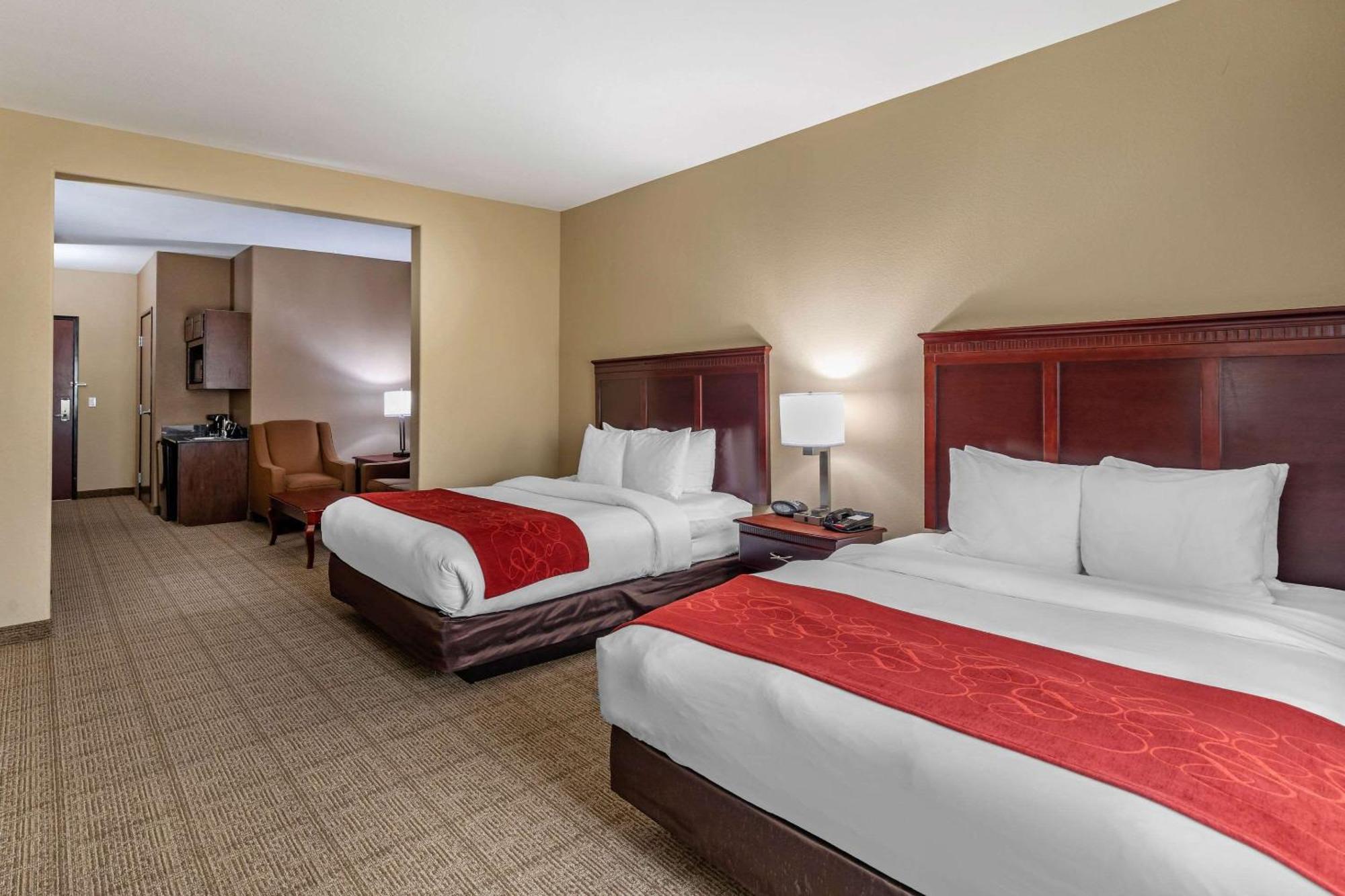 Queen Suite with Two Queen Beds - Non-Smoking