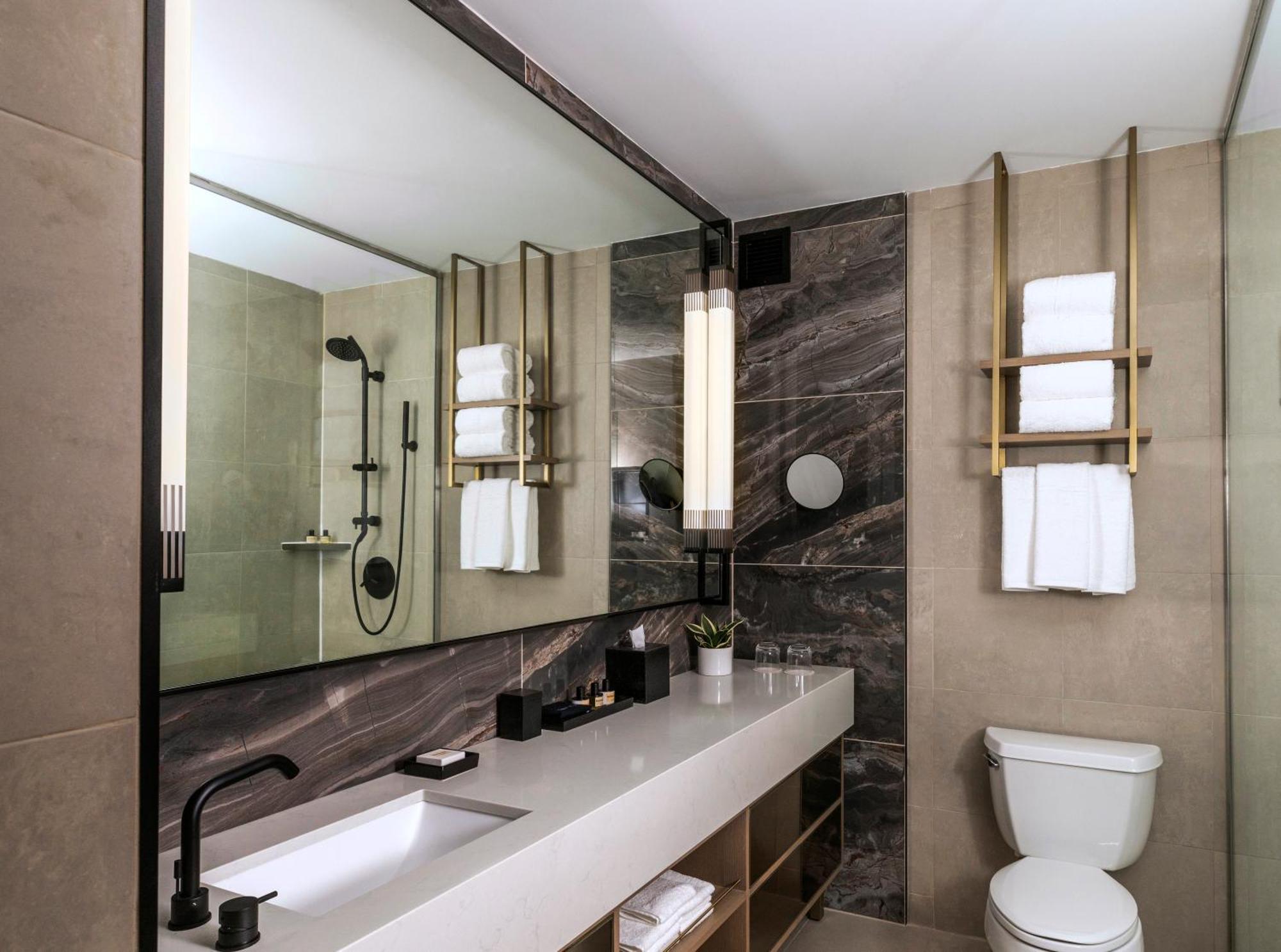 King Studio Suite