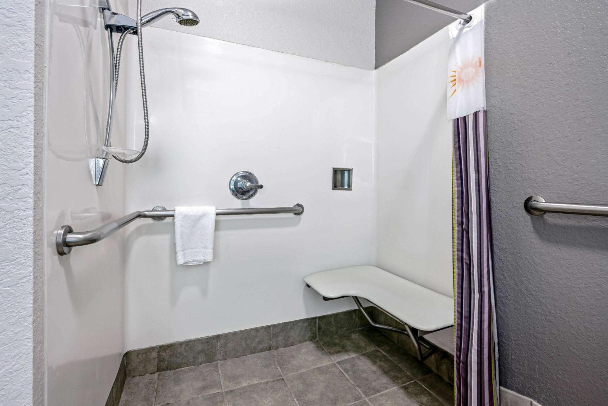 Queen Room Roll Shower Forest View Mobility or Hearing Accessible Non-Smoking