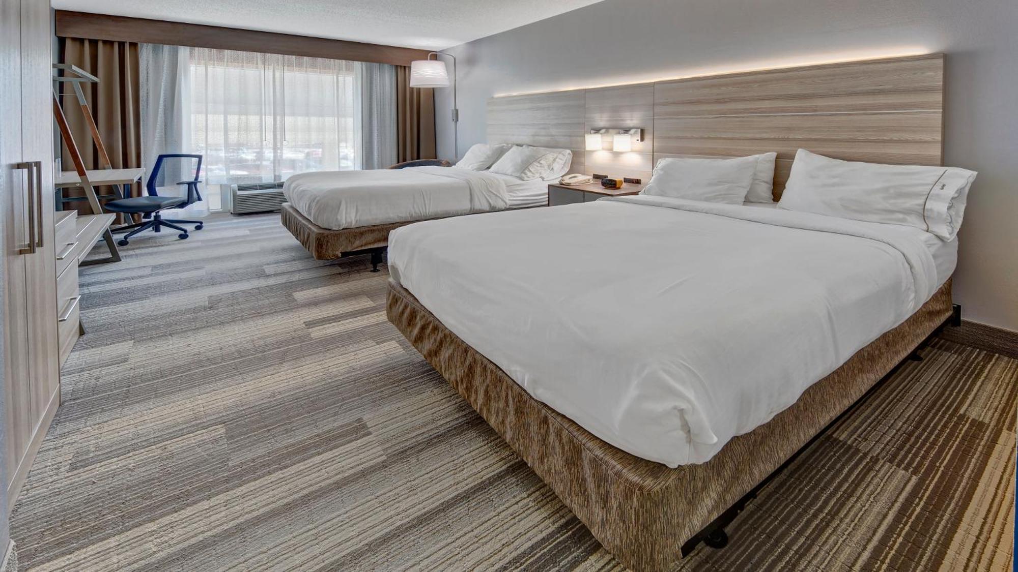 Standard Queen Room Two Queen Beds