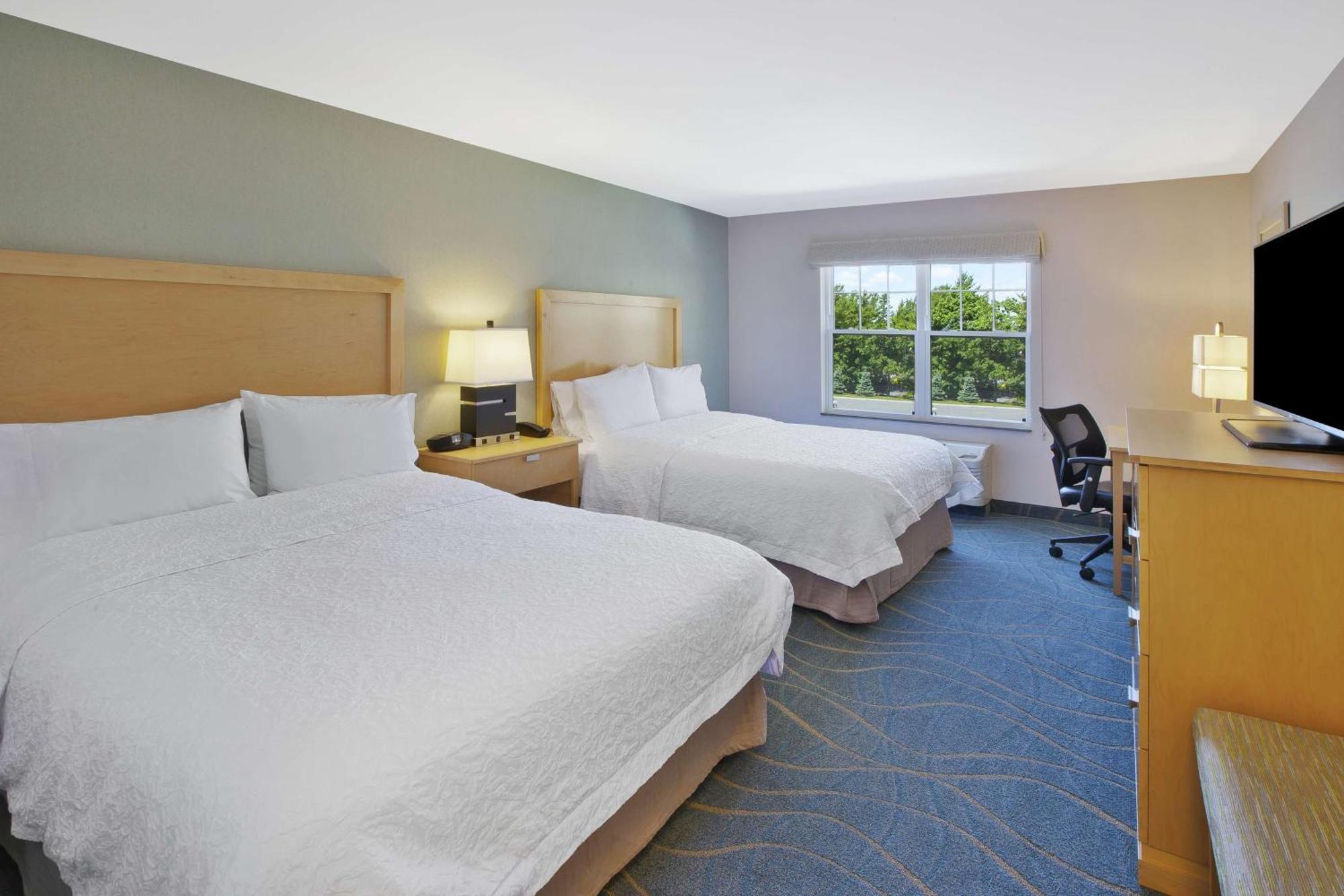 Queen Room Two Queen Beds Hearing Accessible or Non-Smoking