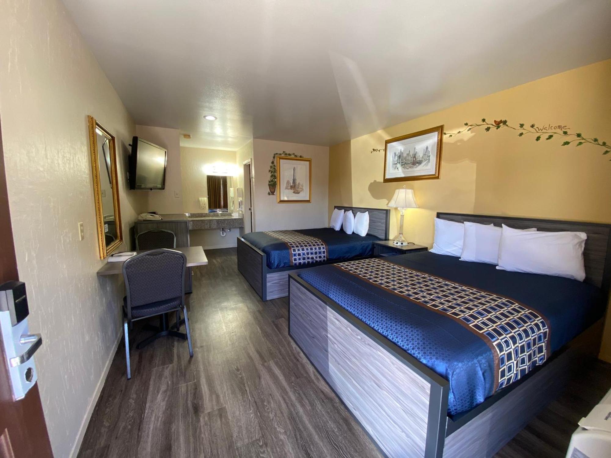 Queen Room Two Queen Beds Non-Smoking
