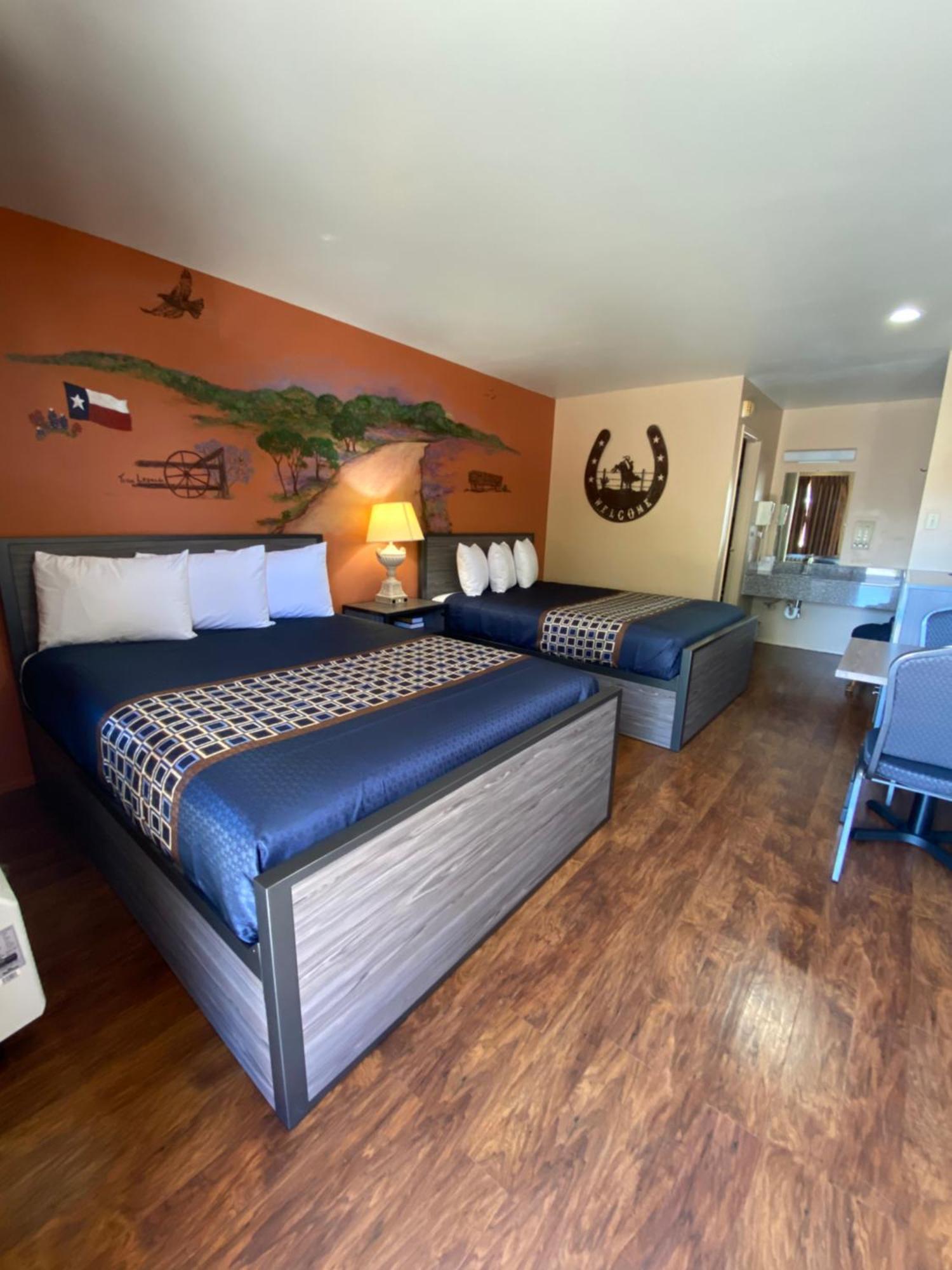 Queen Room Two Queen Beds Non-Smoking