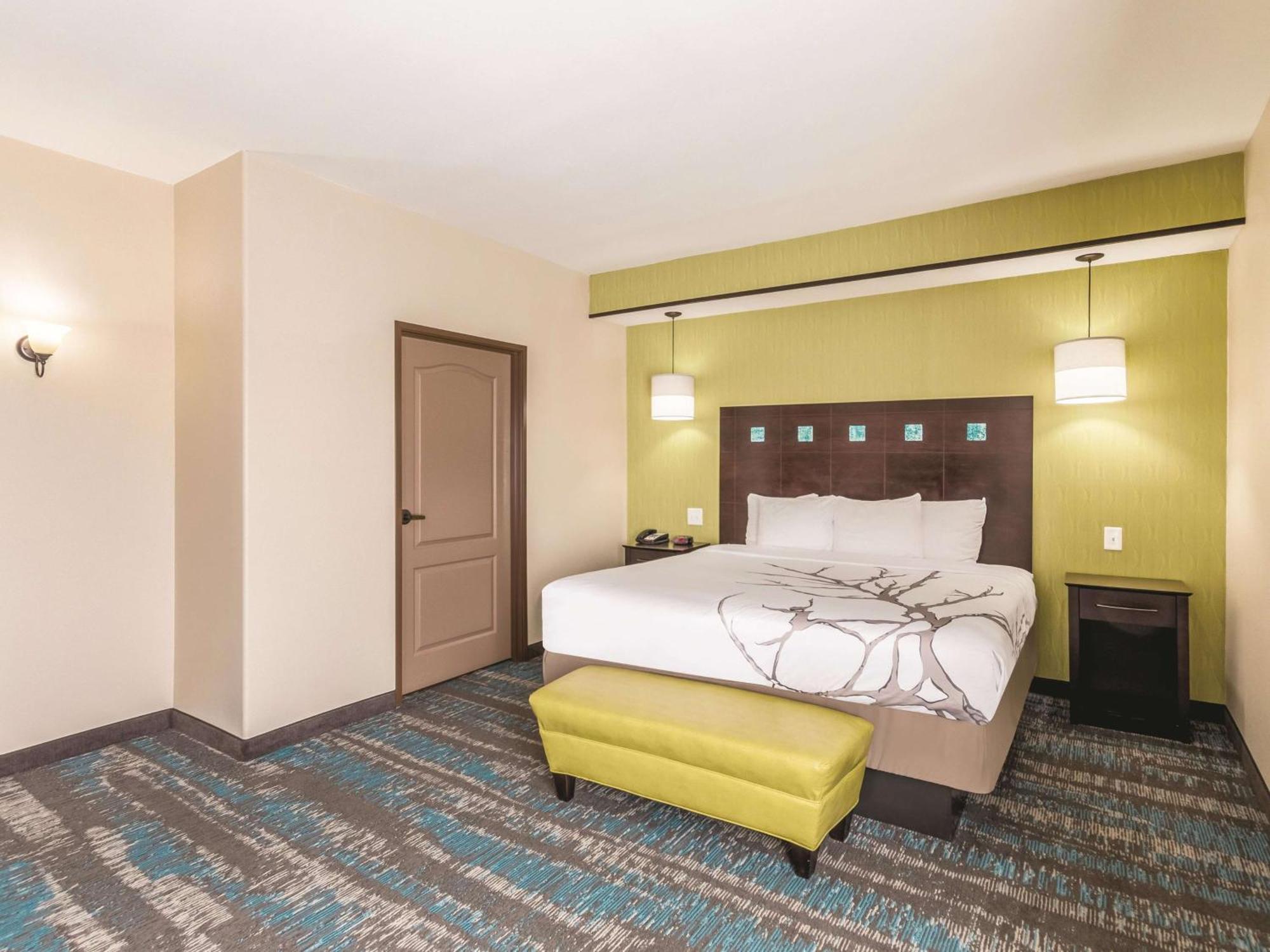King Room with Jetted Tub - Non-Smoking