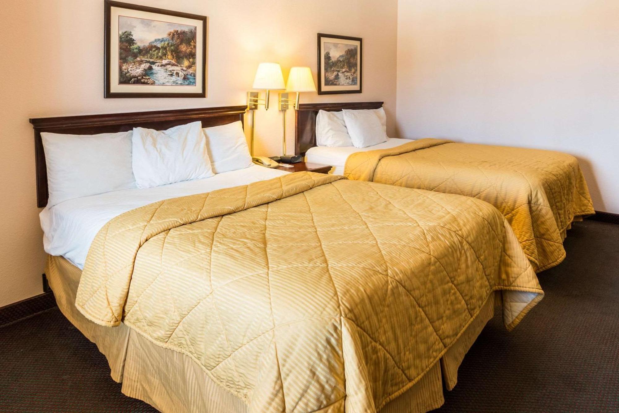 Queen Room with Two Queen Beds - Non-Smoking
