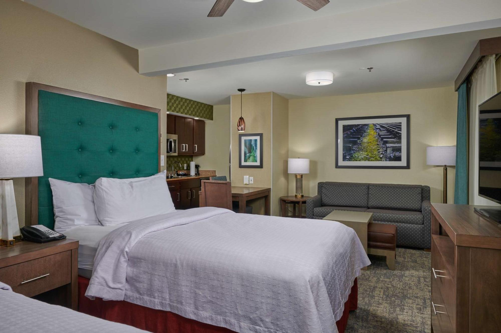 Studio Suite Two Double Beds Non-Smoking