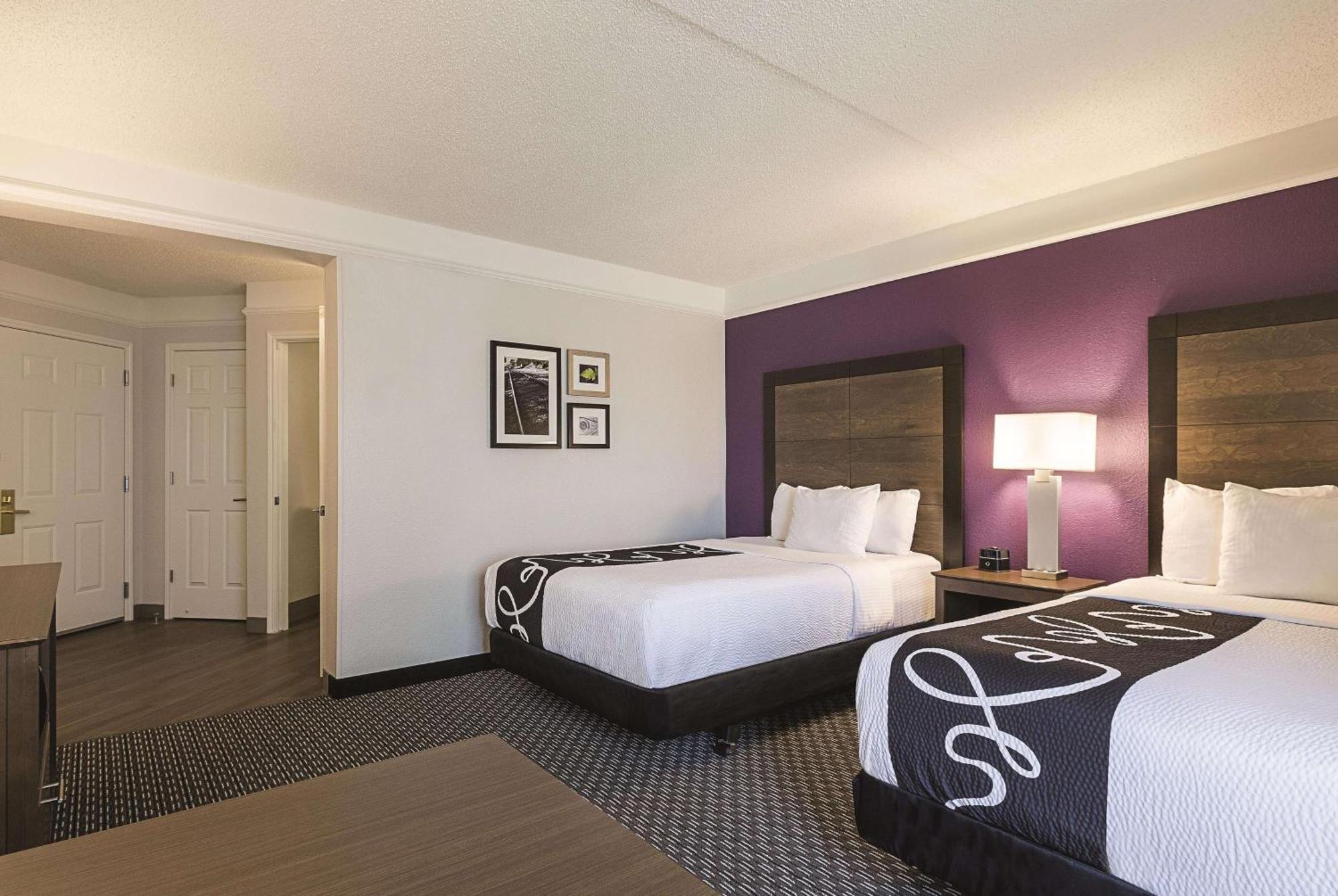 Double Room Two Double Beds Bath Tub Mobility Accessible or Non-Smoking