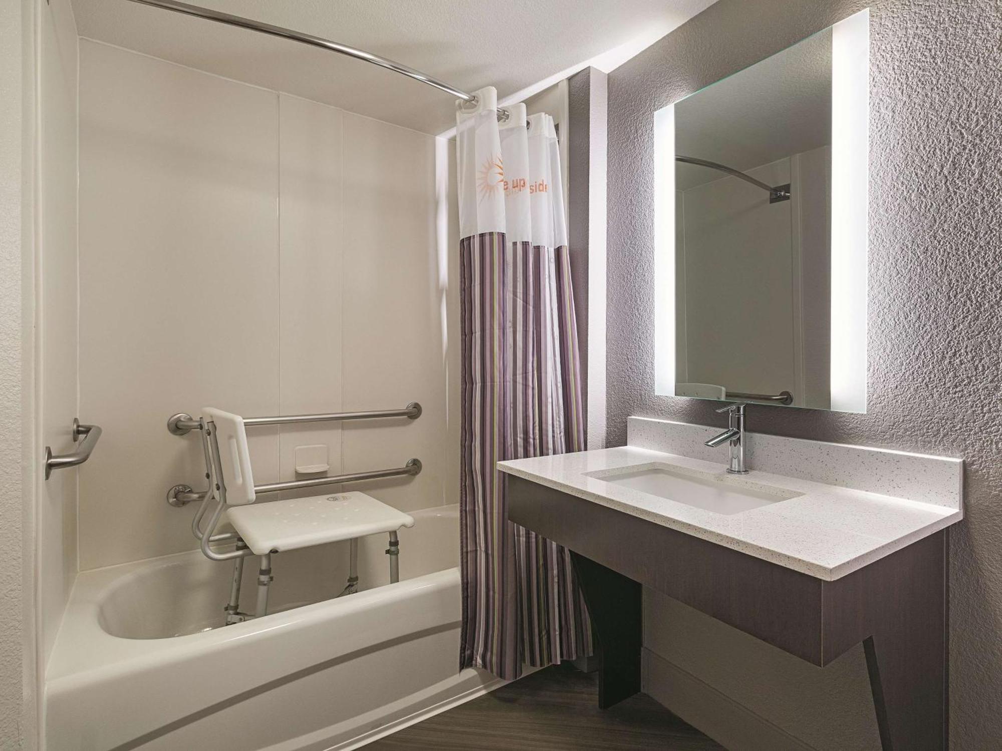 Double Room Two Double Beds Bath Tub Mobility Accessible or Non-Smoking